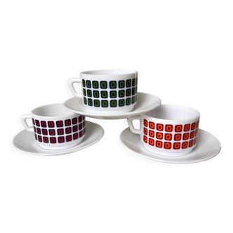 Trio de tasses et sous-tasses Arcopal Made in France motifs psyché années 70