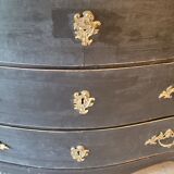 Antique chest of drawers