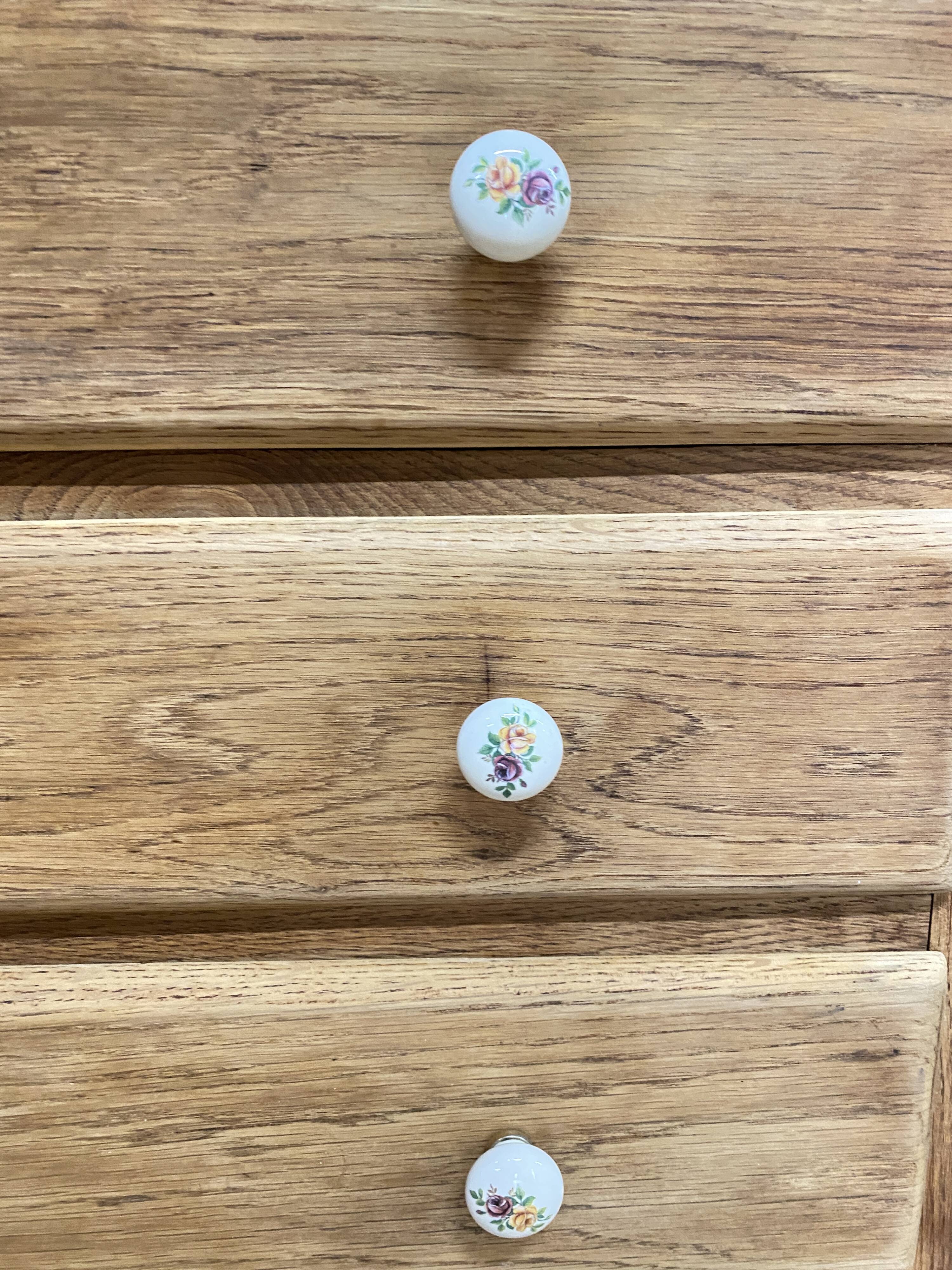 antique chest of drawers with 4 drawers