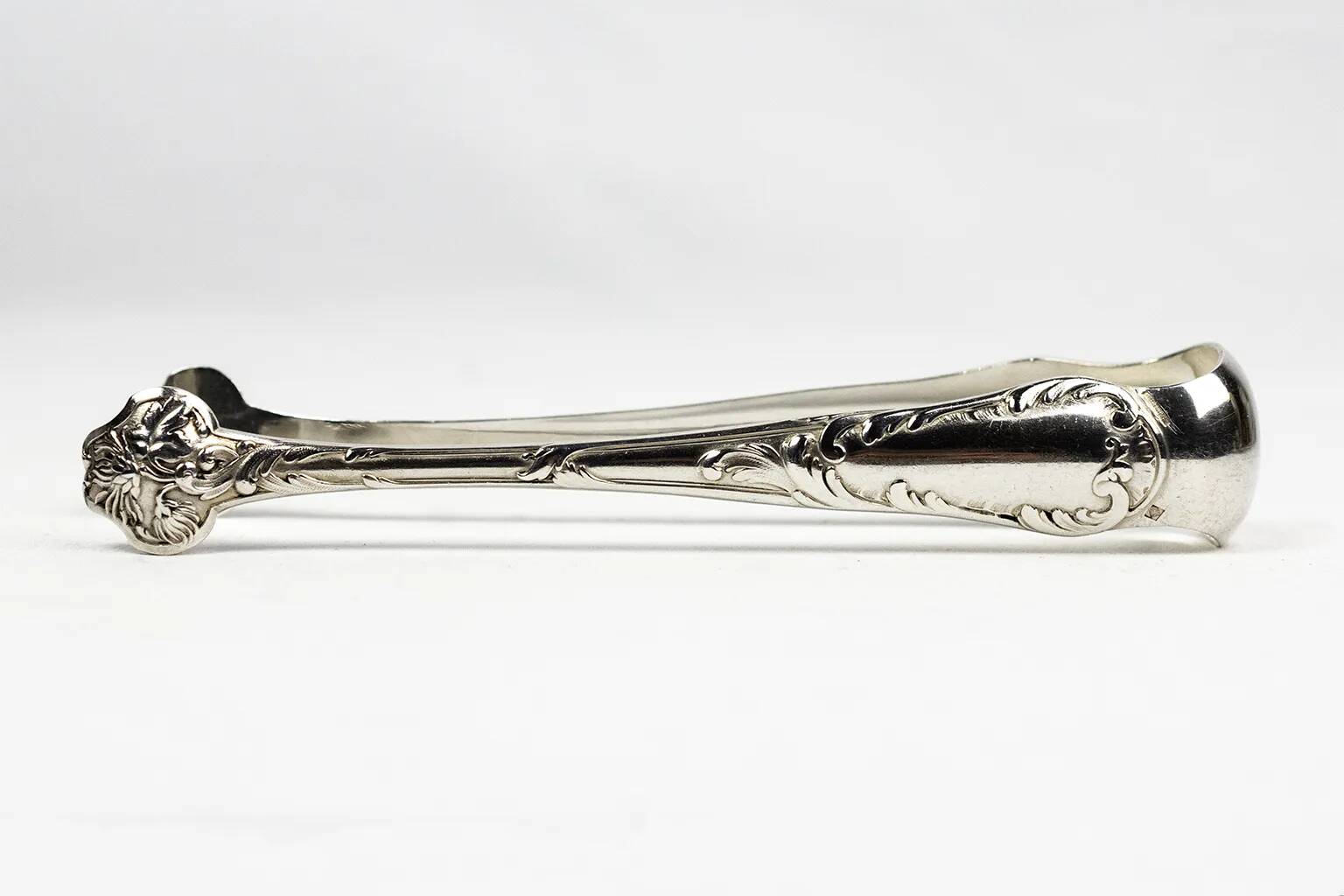 Christofle sugar tongs in silver-plated metal, Louis XV style, 19th century