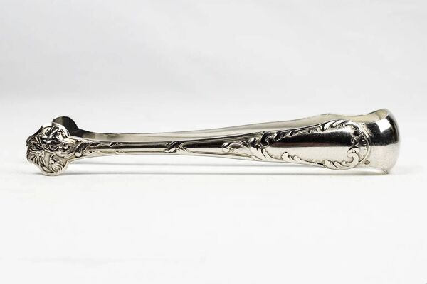 Pince à sucre Christofle en métal argenté, style Louis XV, XIXᵉ siècle