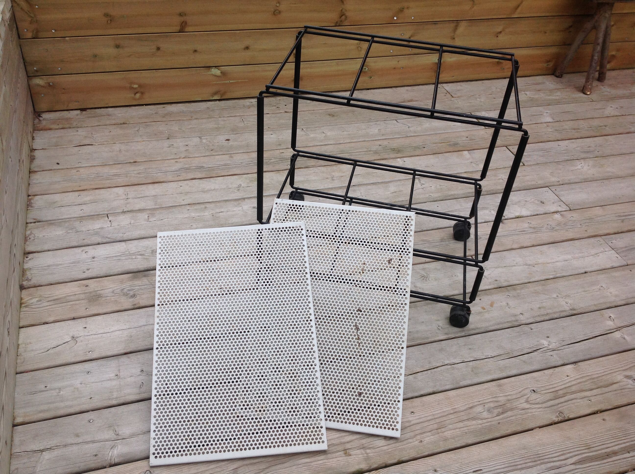 Perforated iron rolling table