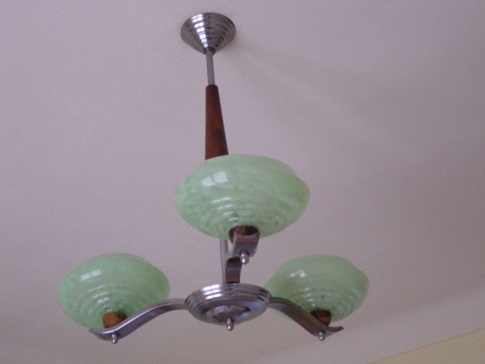 Lustre en opaline des années 1960