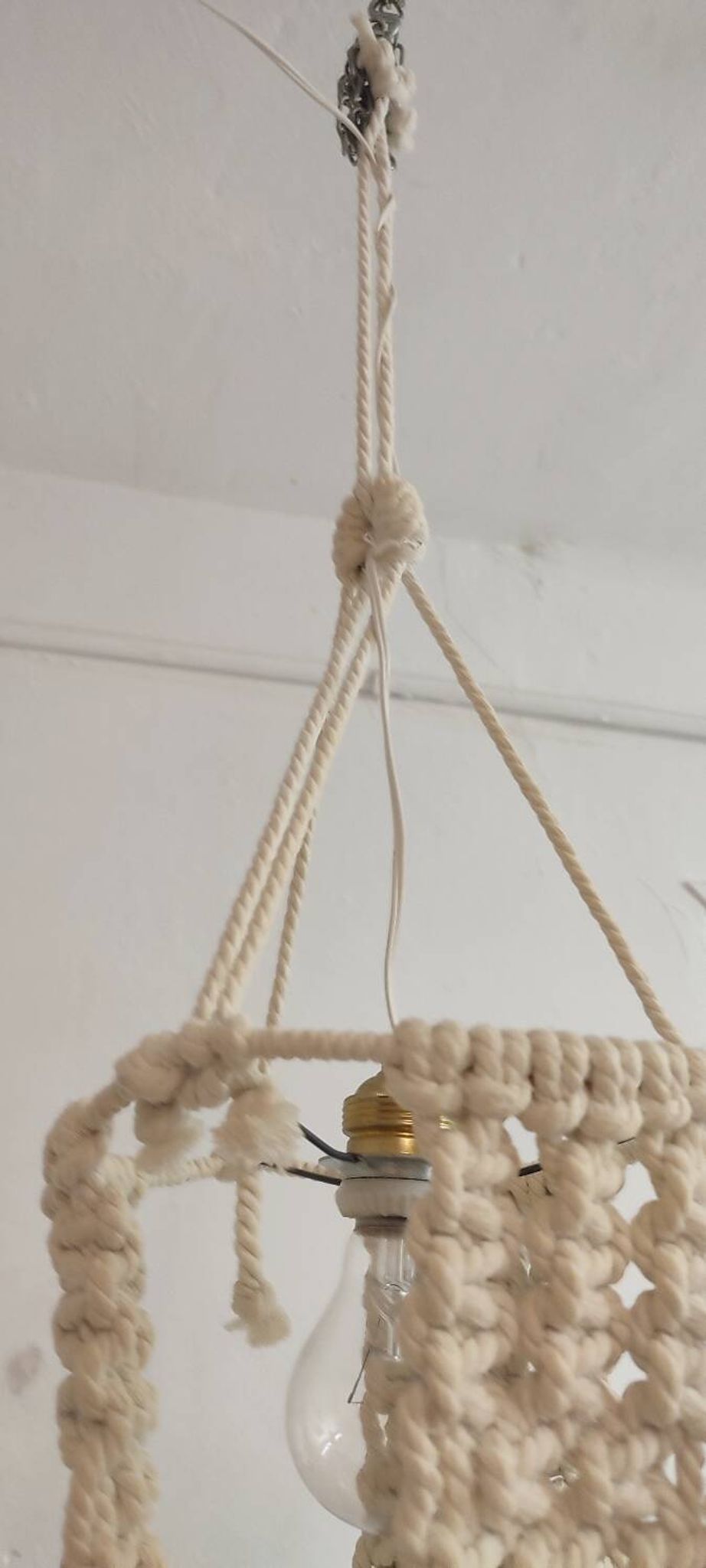 Lámpara de techo de macramé. Spain, 1980s.