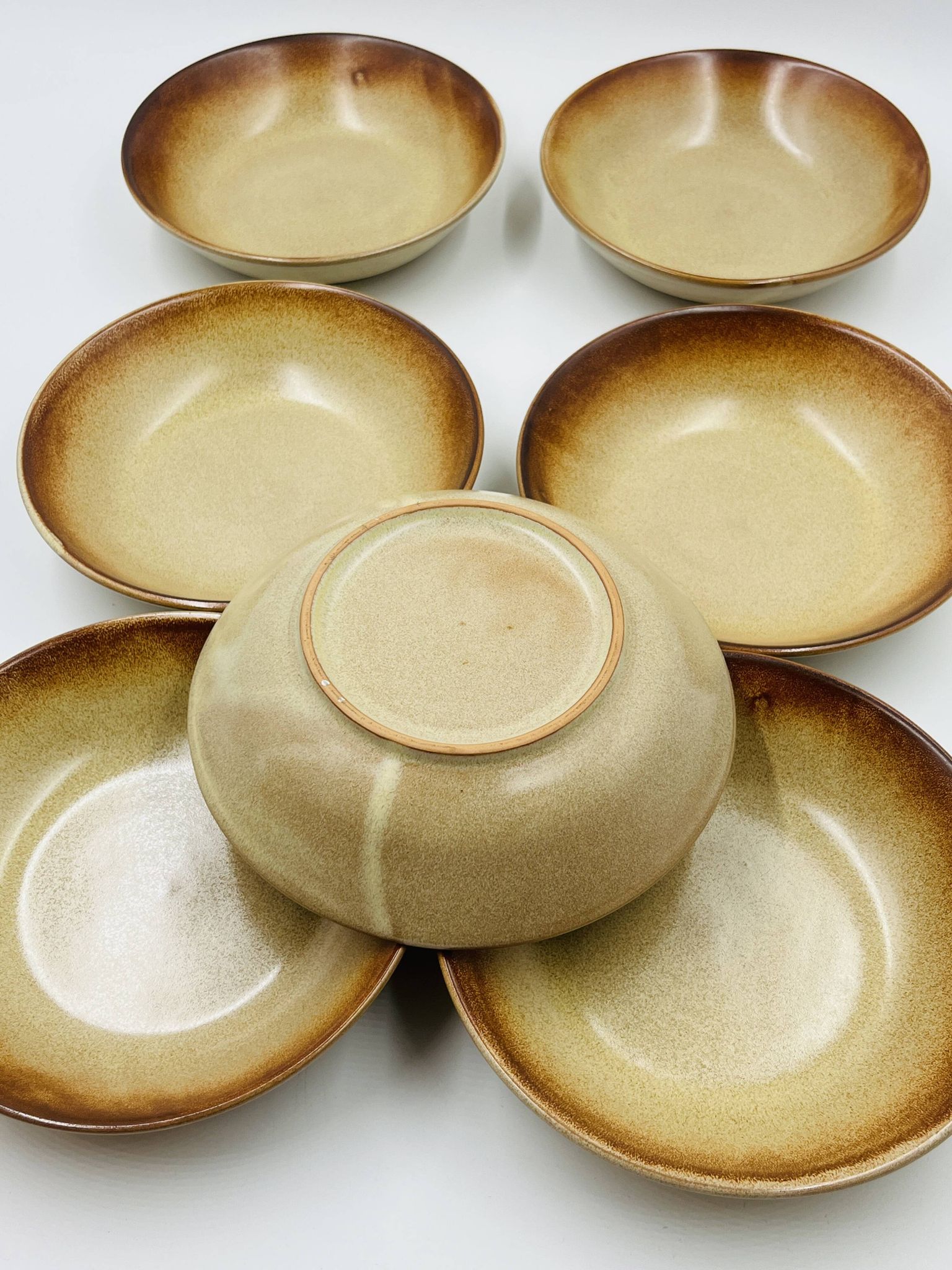 Lot 7 Assiettes Creuses en Grès Flammé 1970