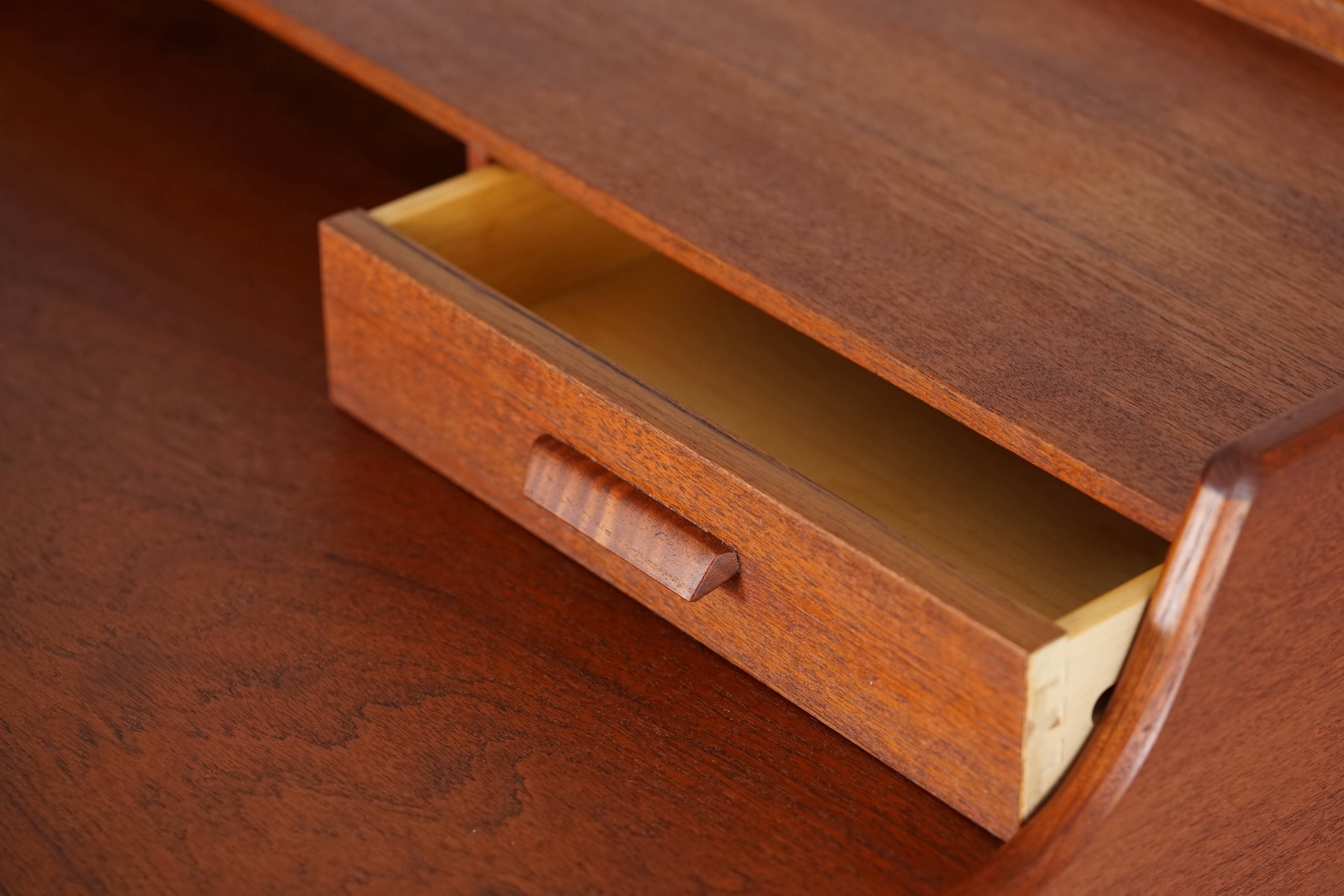 Danish teak desk, Model 64, by Arne Wahl Iversen for Vinde Møbelfabrik, 196