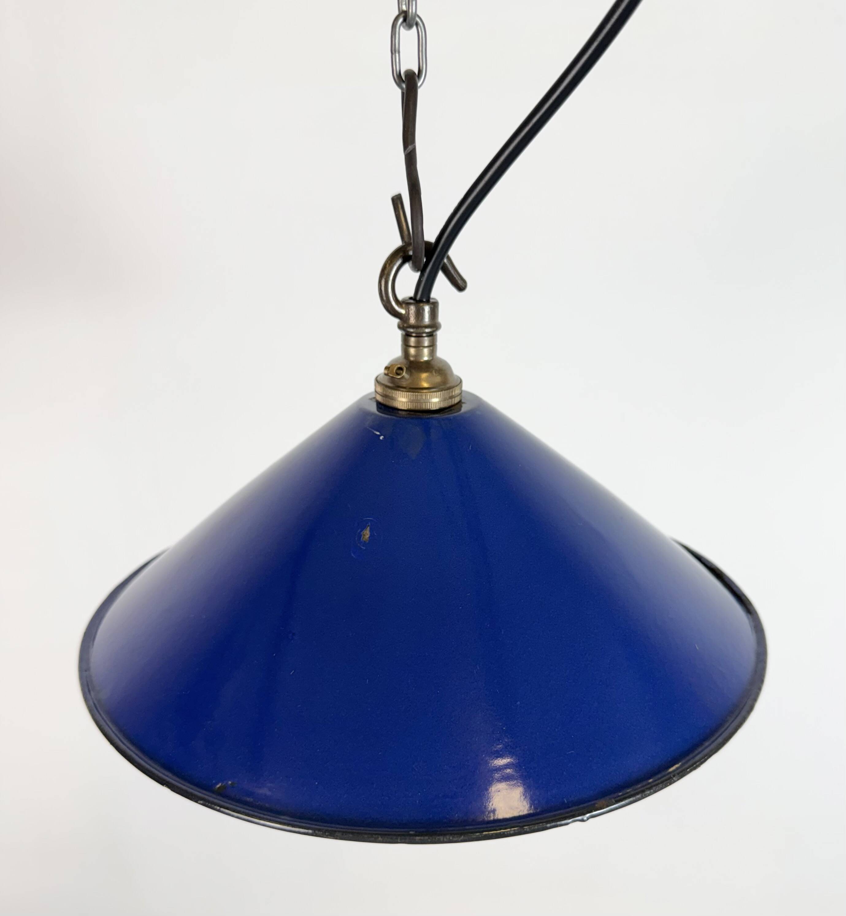 Suspension industrielle en émail bleu cobalt, années 1950