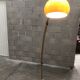 Lampadaire arc doré design des années 70