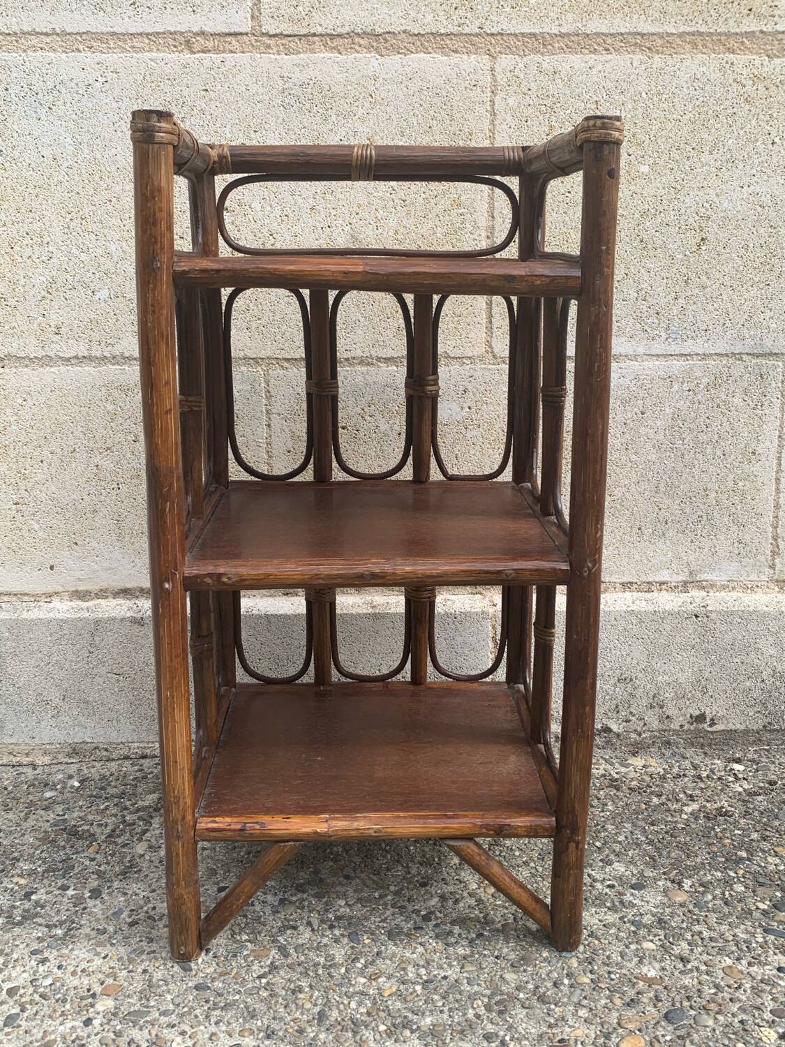 Petite étagère vintage en bois et rotin