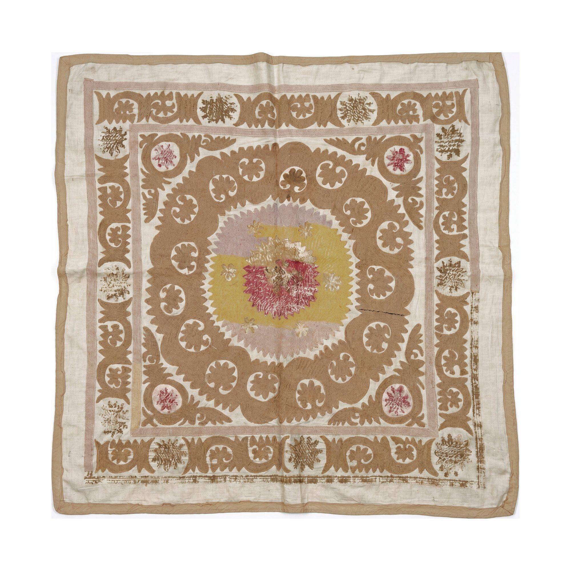 Nappe brodée à la main vintage 123x125 cm