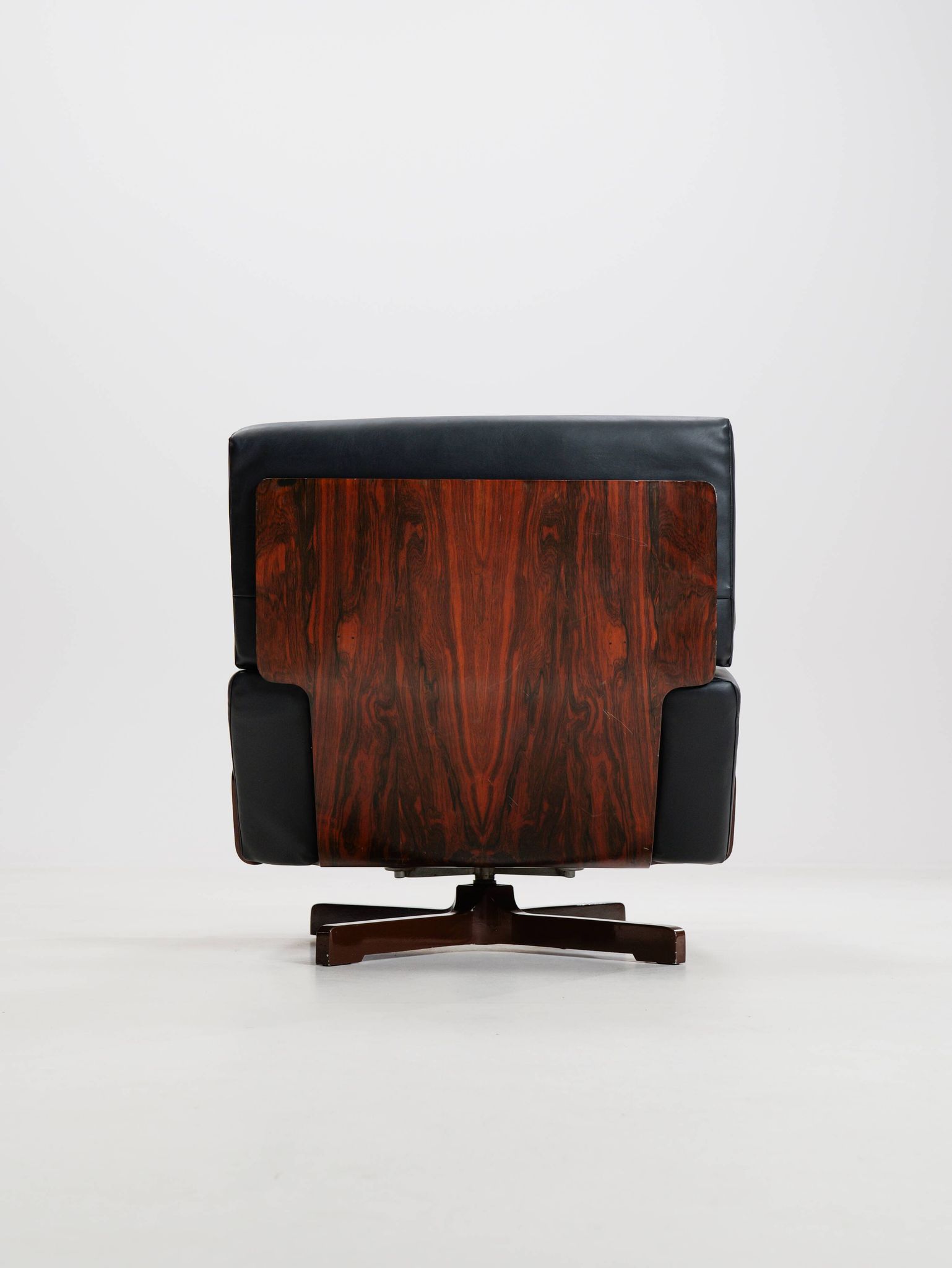 Swivel rosewood model 401 armchair by Menilio Taro for Cinova, 1960s