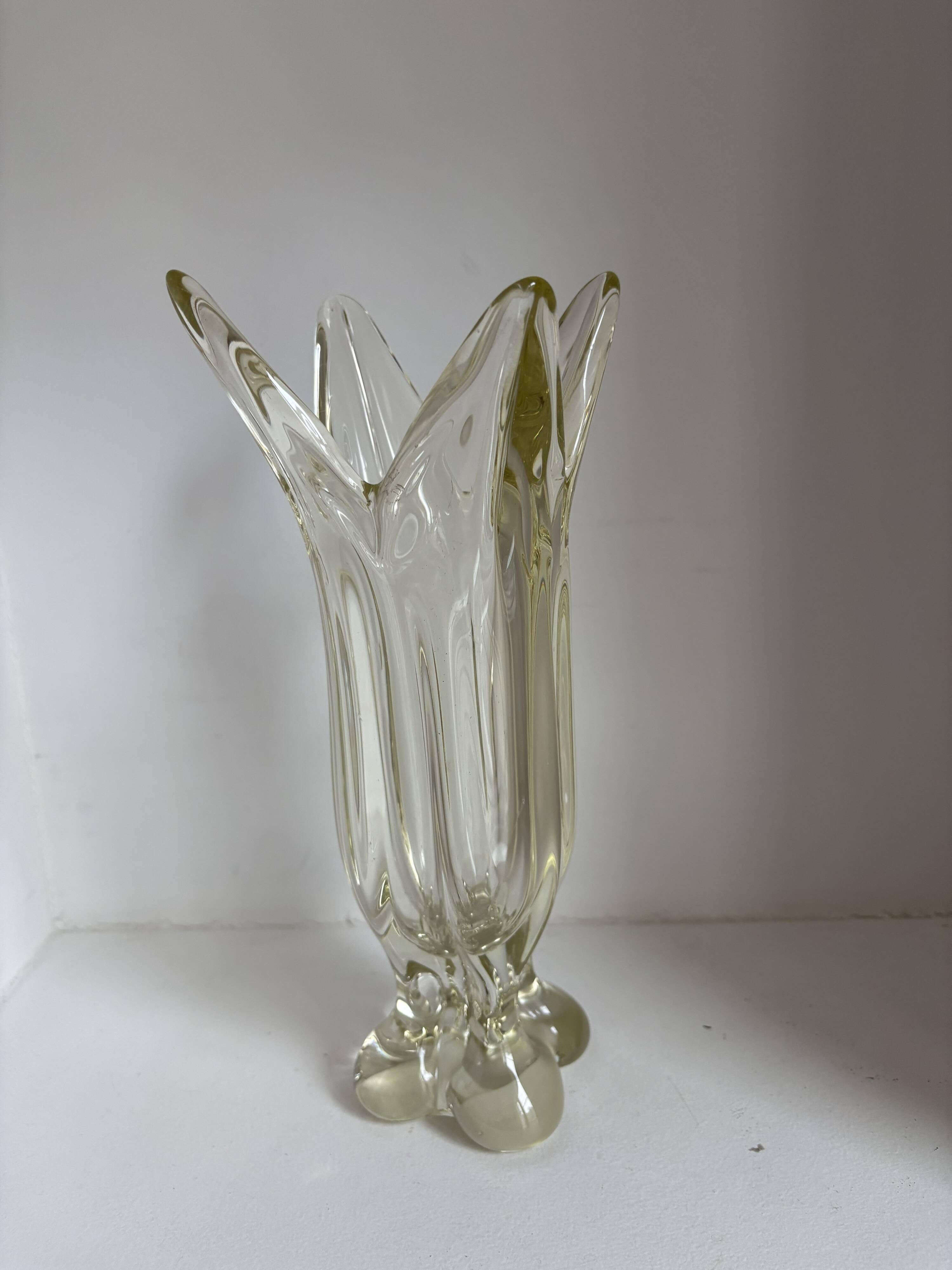 Set of 8 decorative items