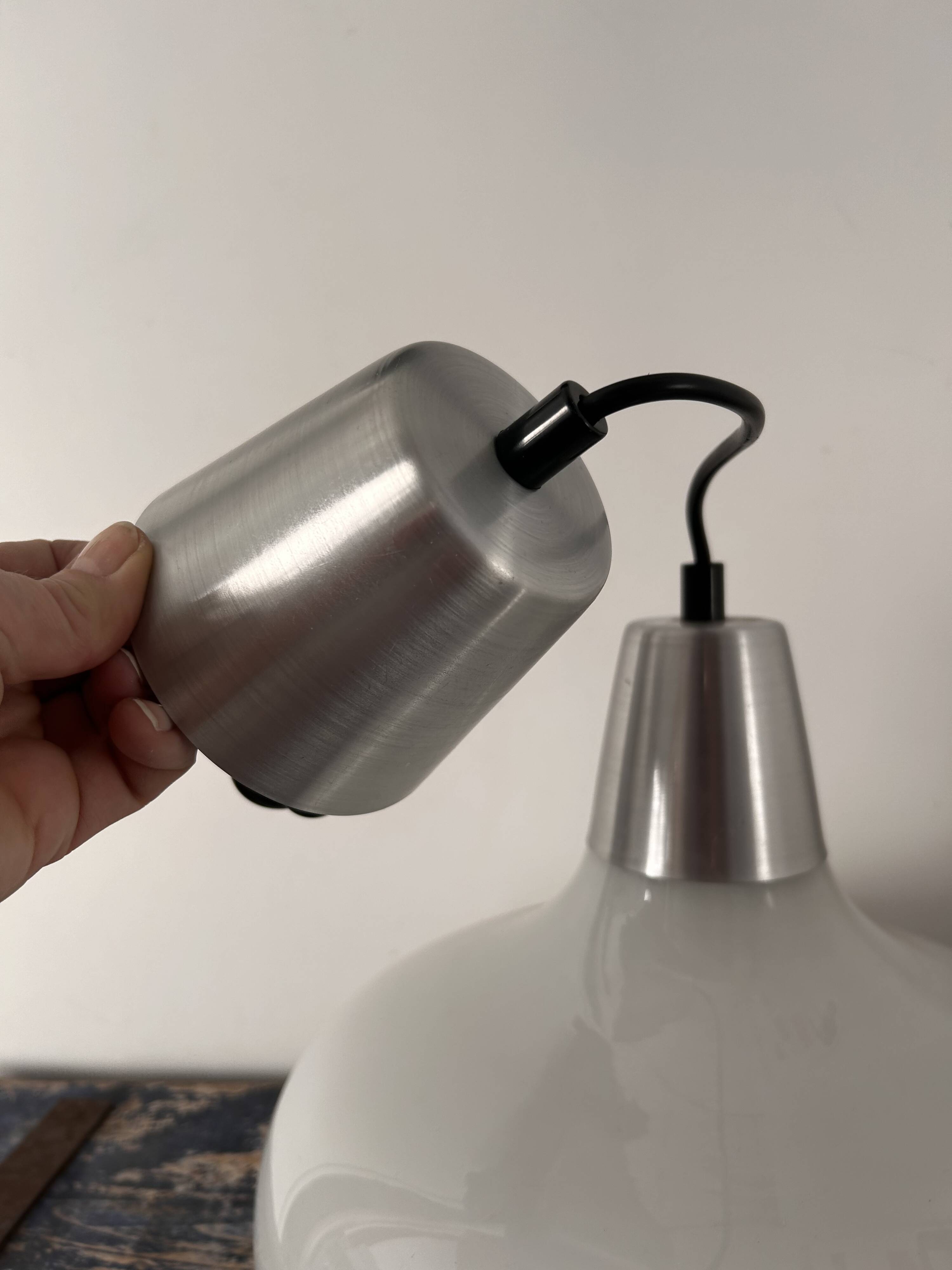 Vintage pendant light in white and silver opaline