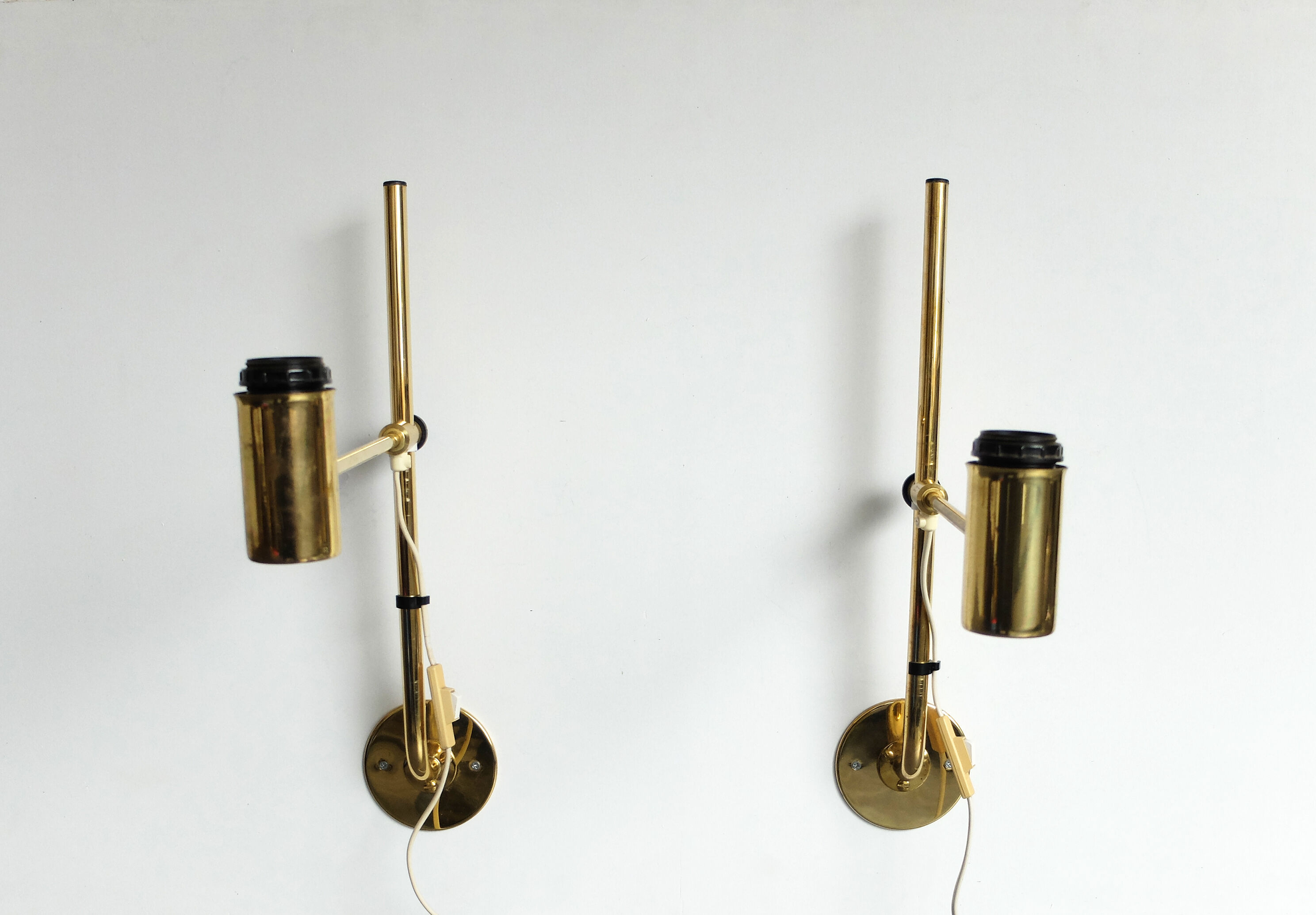 Pair orientable sconces V-393 Hans-Agne Jakobsson for AB Markaryd Sweden, brass