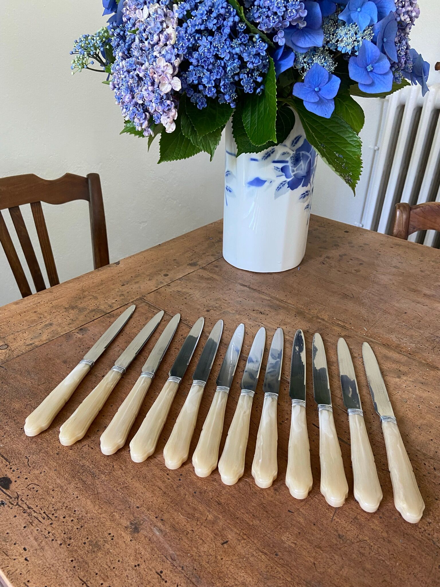 Series of 12 vintage table knives