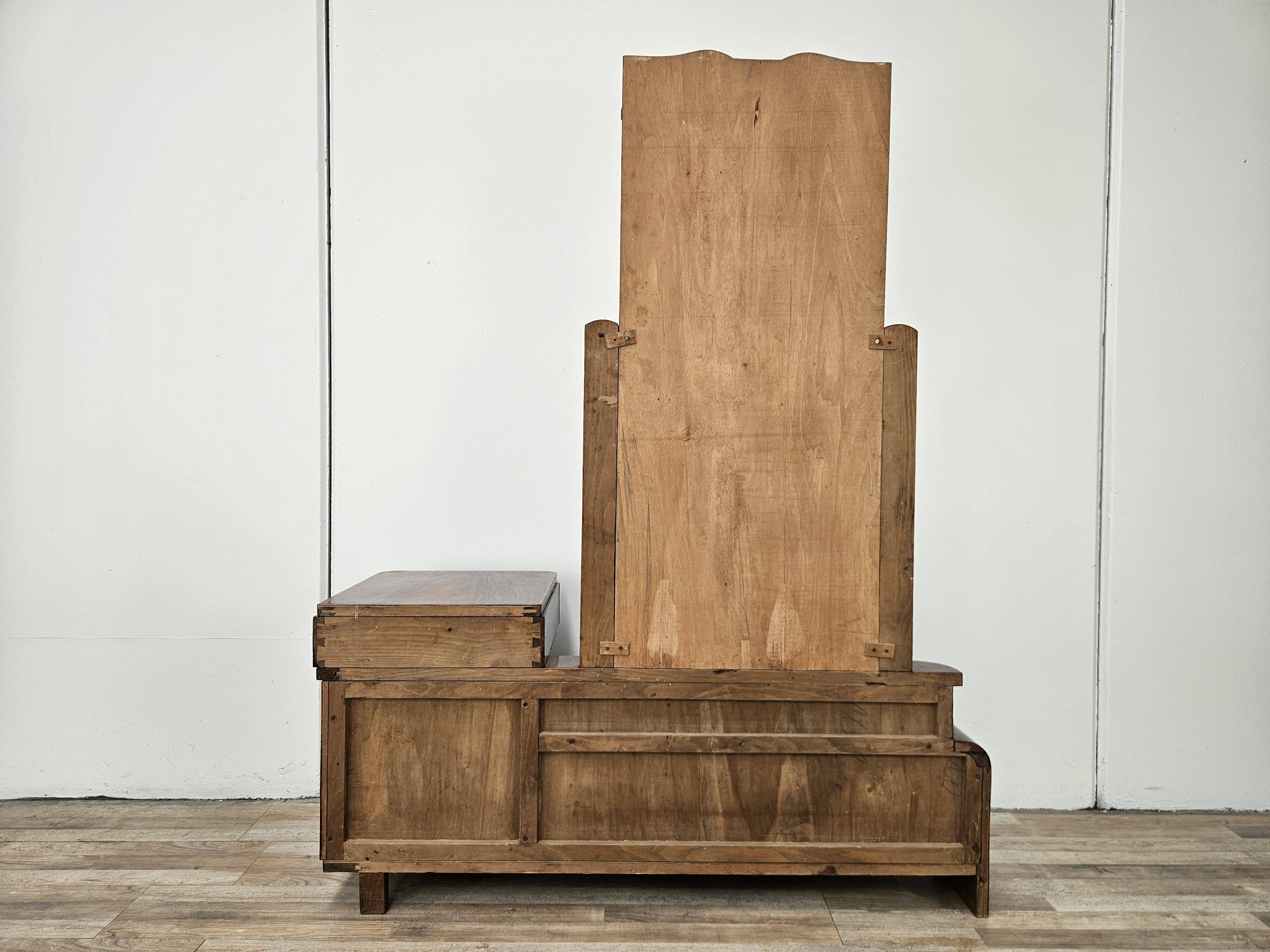 Art Decò dressing table in walnut root with mirror