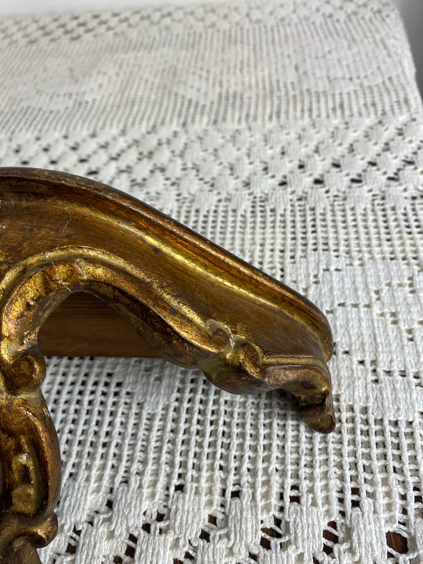 Small baroque-style console in gilded wood.