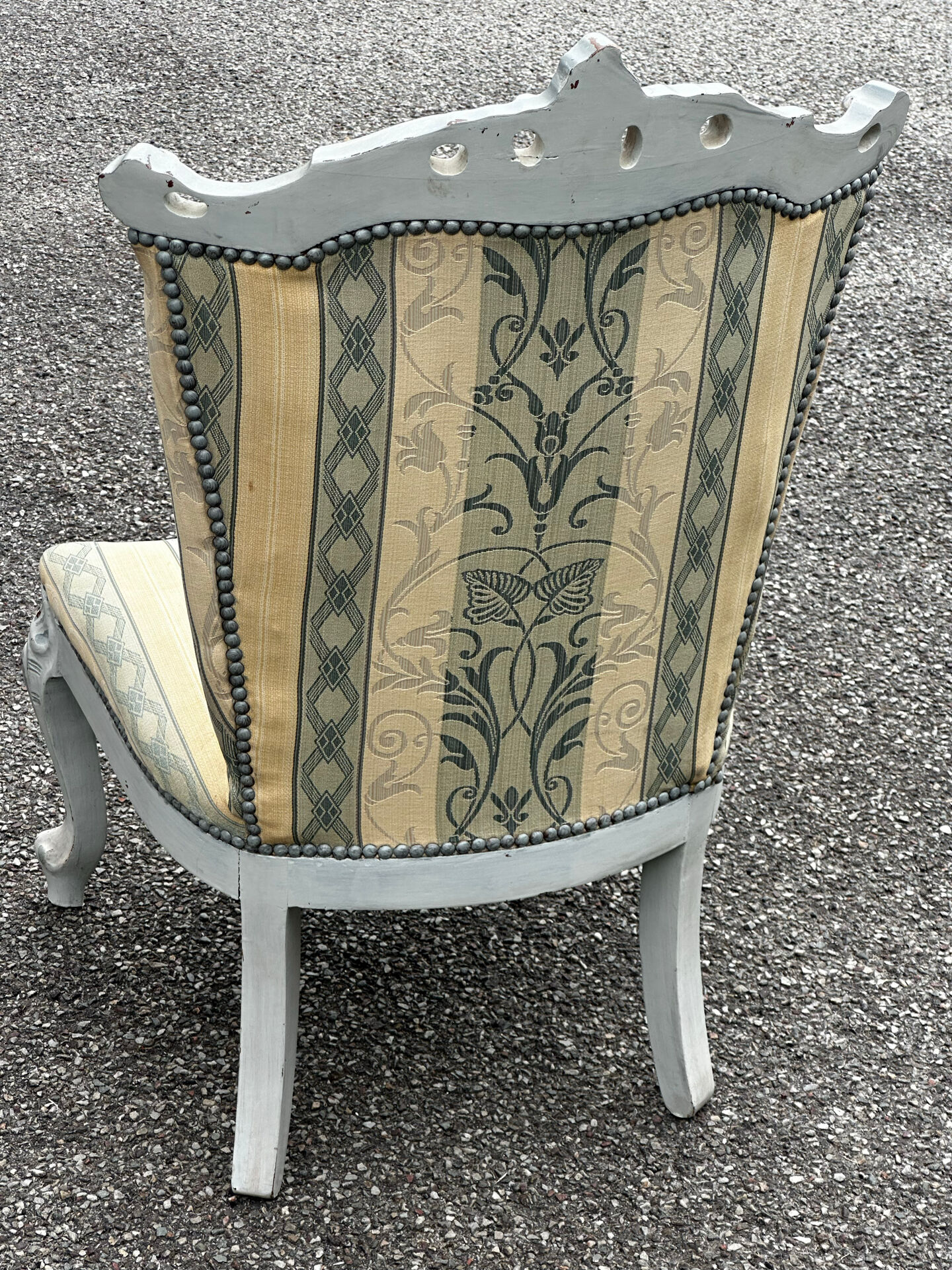 Chauffeuse de style Louis XV avec repose-pieds assorti – XXe siècle