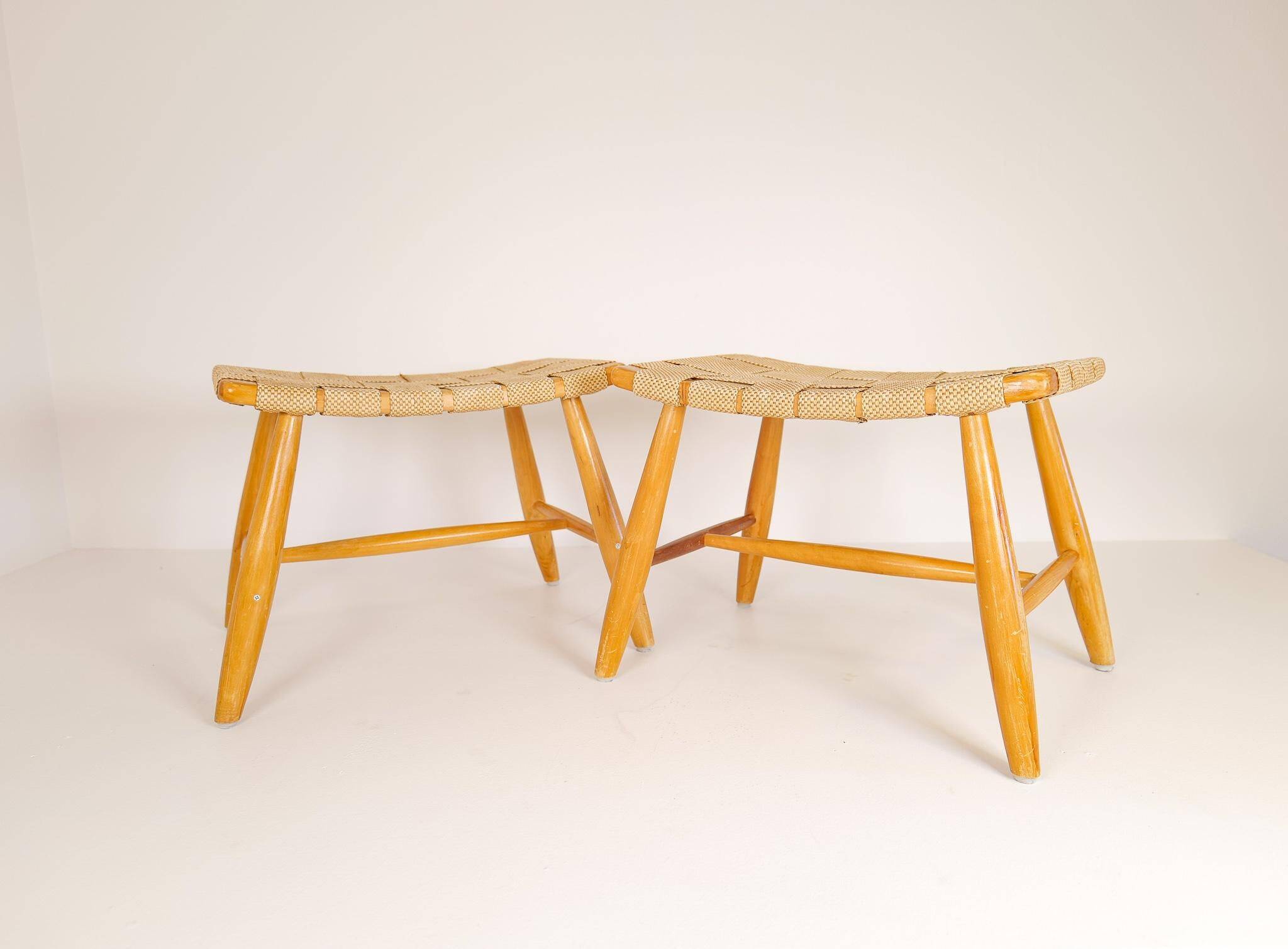 Pair of Swedish stools from the 1960s in lacquered birch, mid-century style.