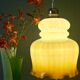 Suspension globe vintage en opaline blanche et ocre