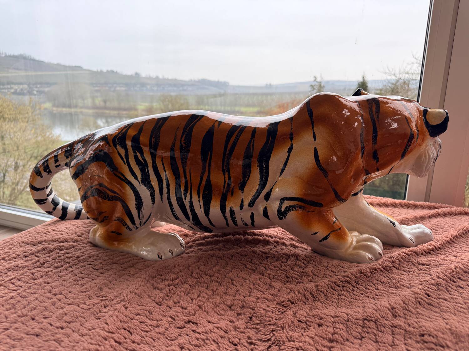 Tiger, Italian sculpture in glazed ceramic.