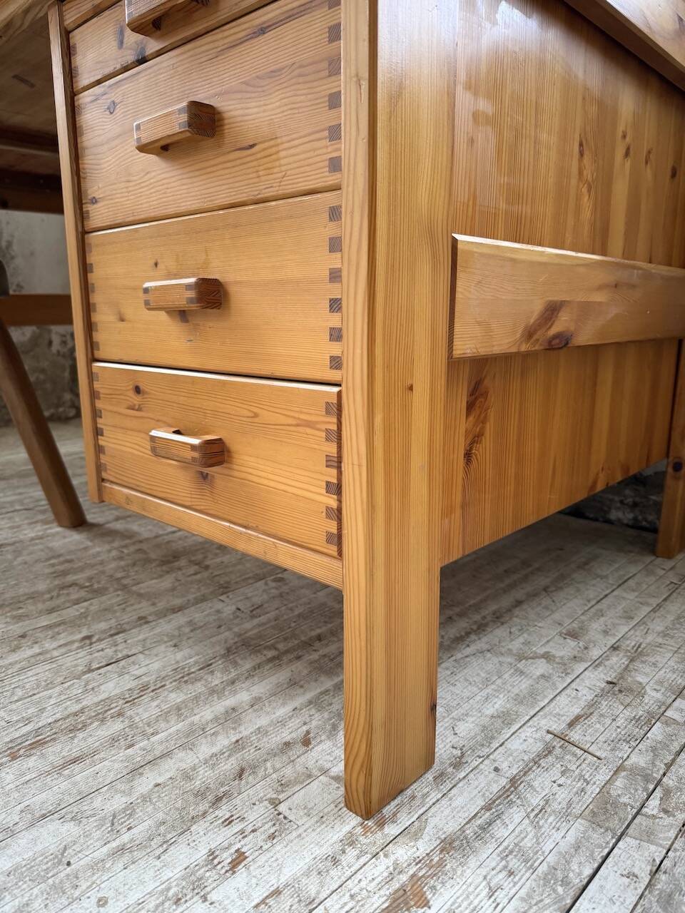 Bureau pin suédois style aperldoon 1970