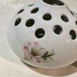 Pique fleurs en porcelaine de Limoges Claude Brachel.