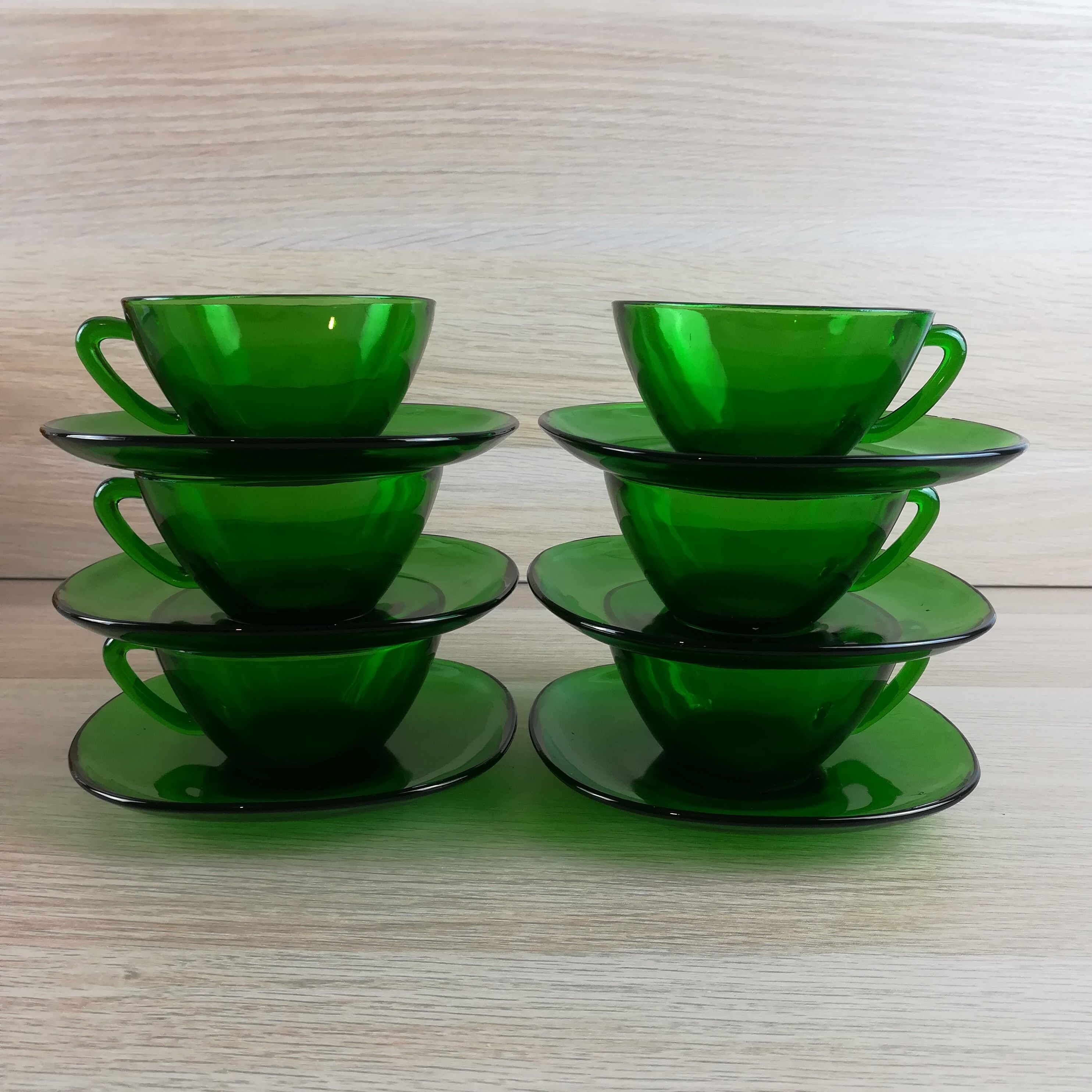 6 cups & vereco green saucers
