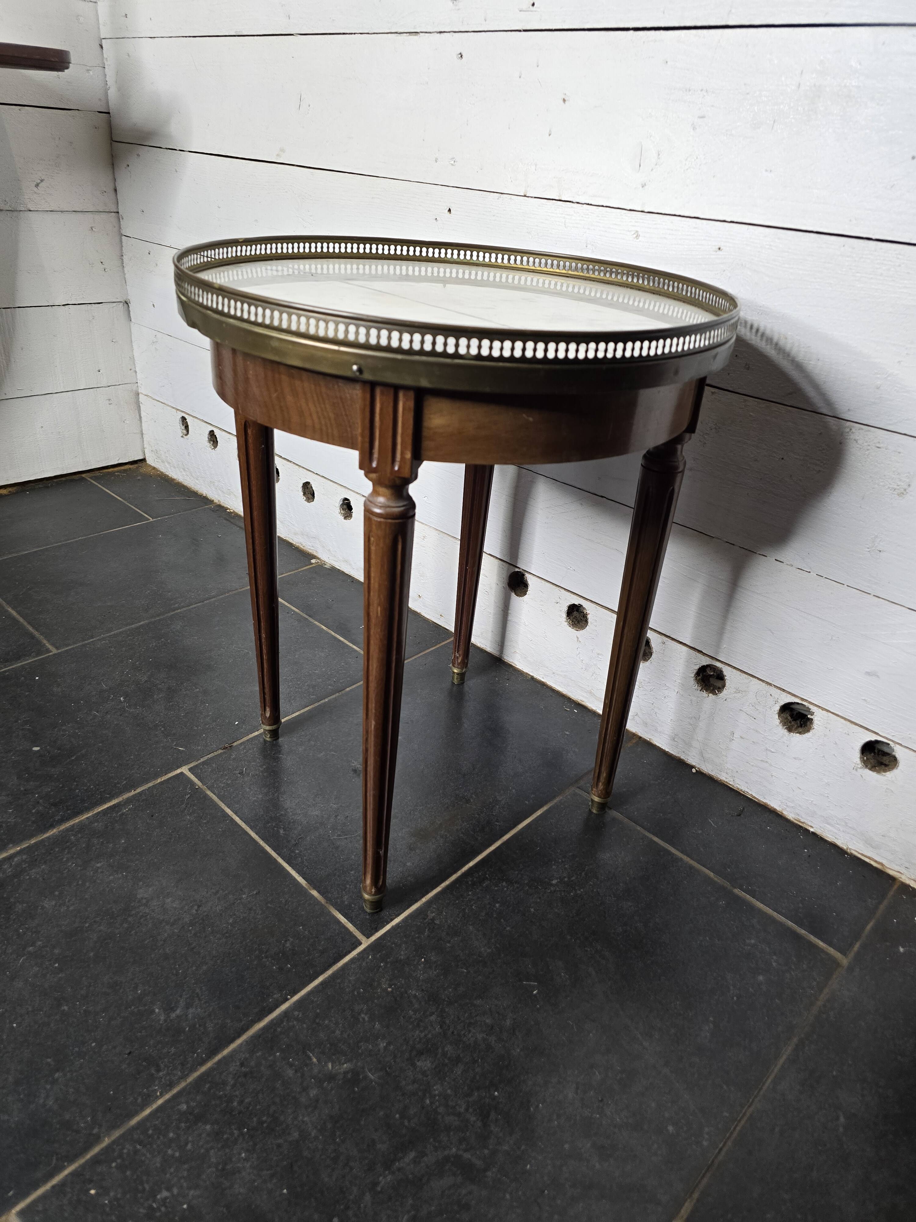 Table bouillotte style Louis XVI en acajou