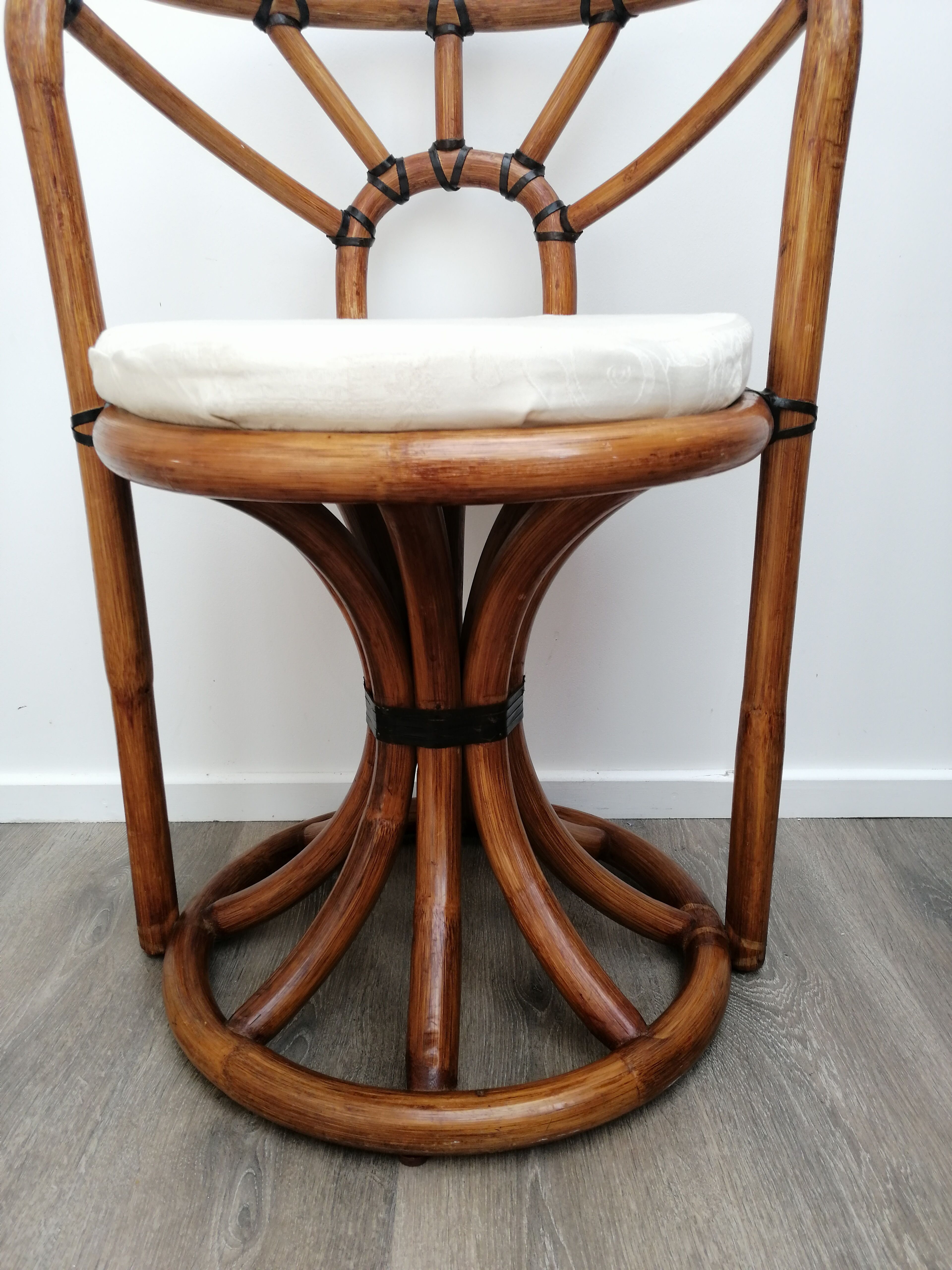 Bamboo throne chair
