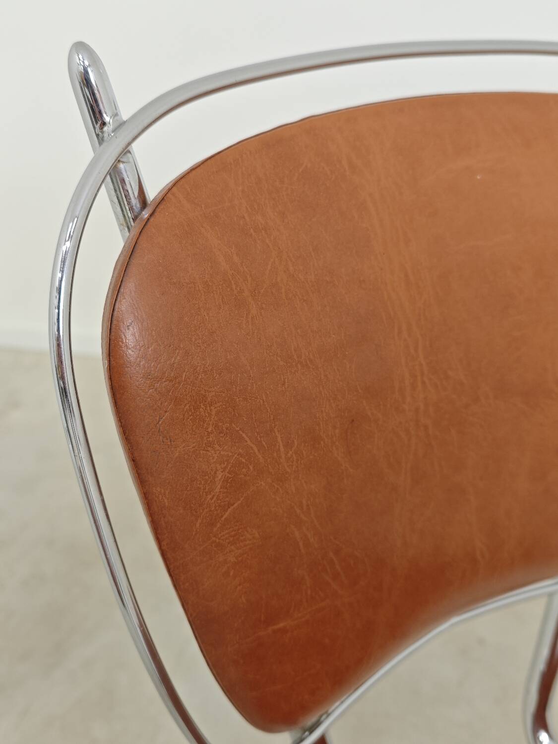 Set of 4 French chairs in camel brown imitation leather and chrome 1960