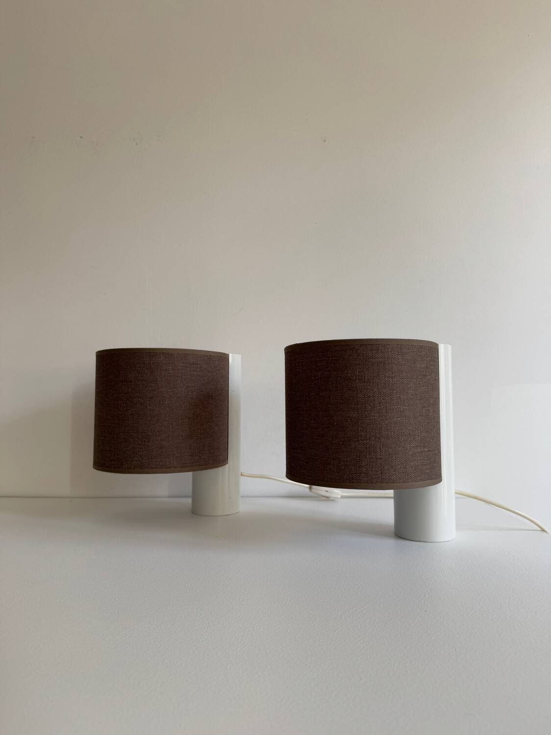 Pair of vintage table lamps, white and brown, “slim” by Gramigna for Quattrifolio, 1964 Italy