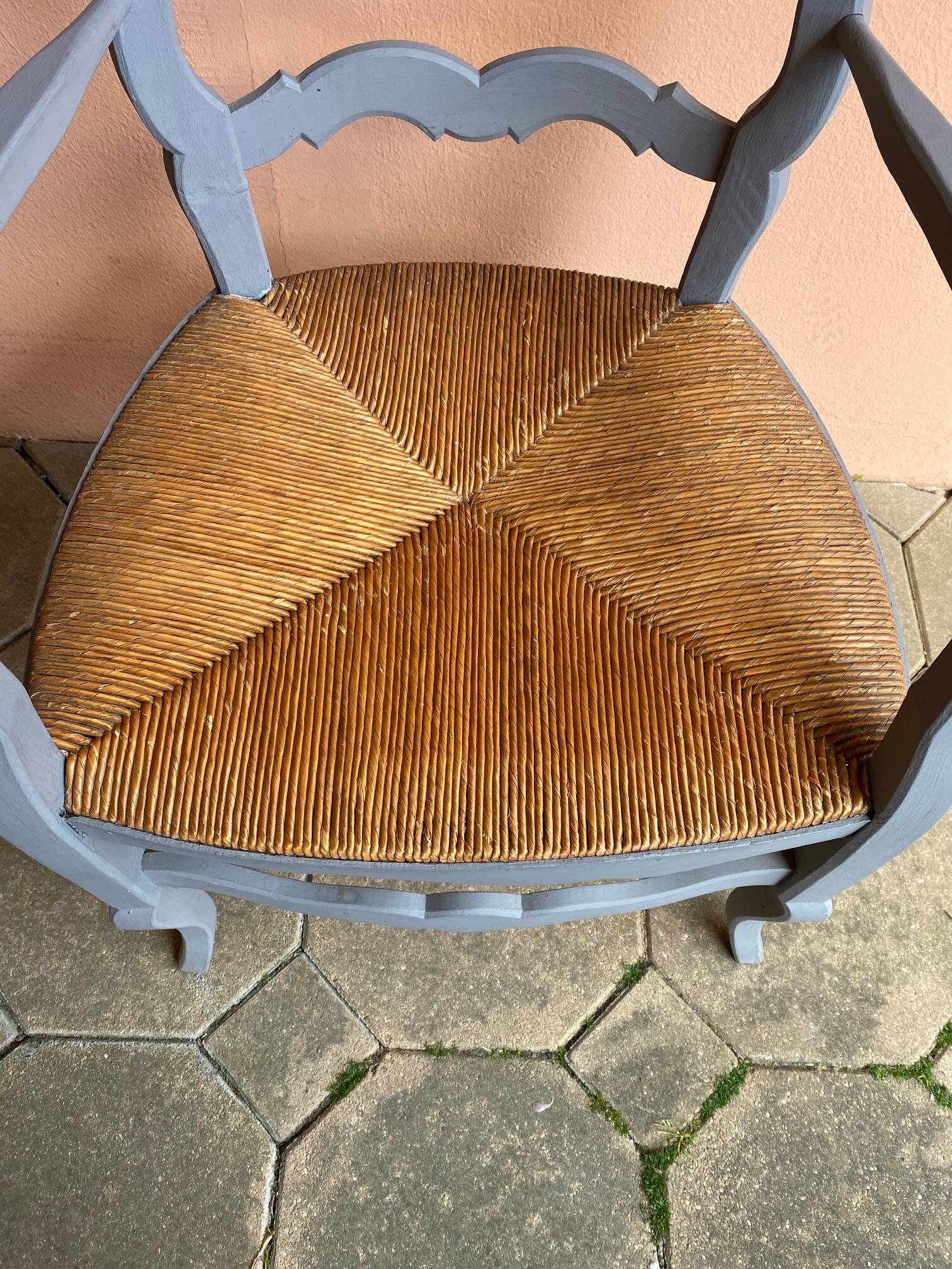 Provencal style straw armchair with gray blue patina armrests