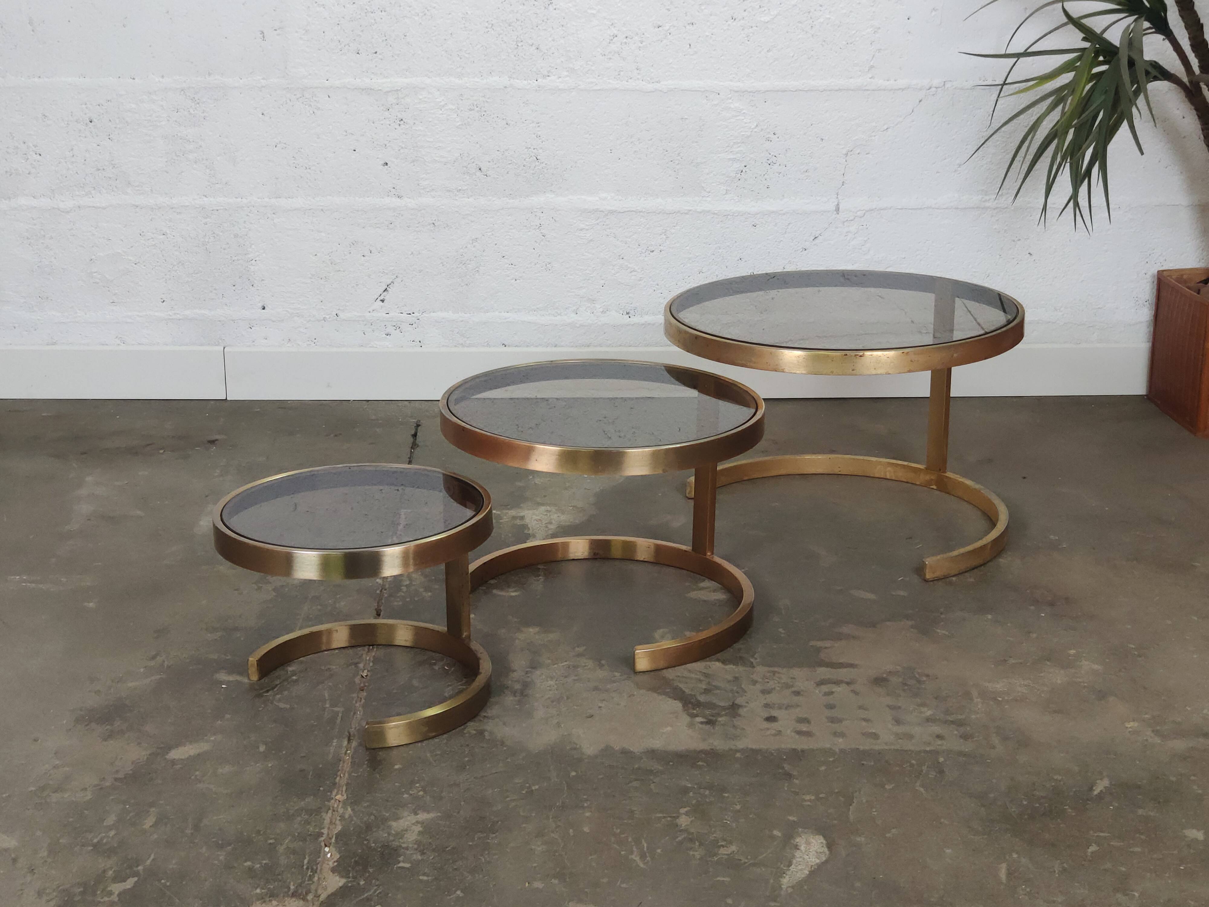 Superb trundle table round golden and smoked glass