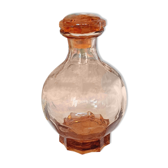 Carafe en verre rose saumoné