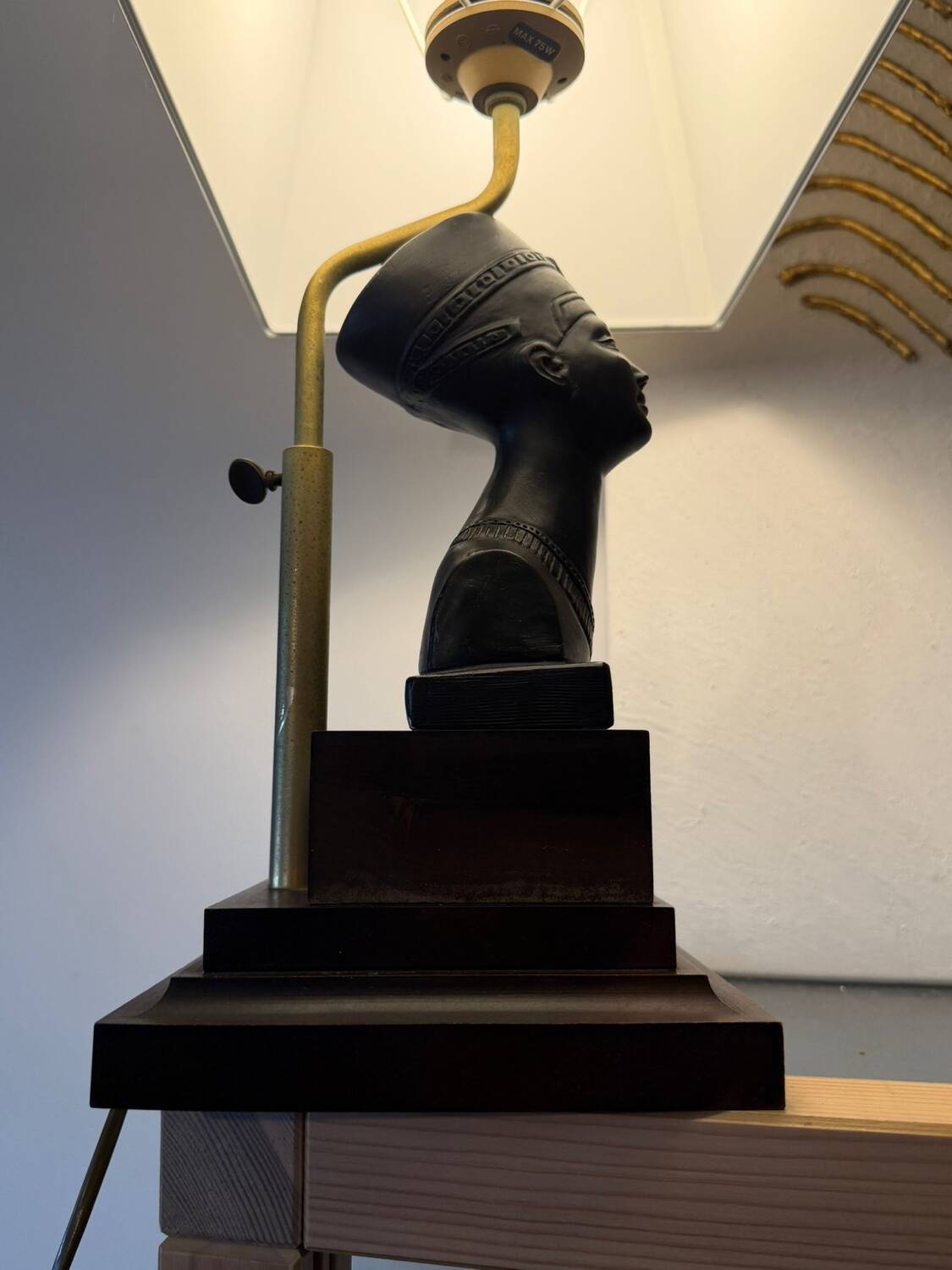 Vintage Egyptian-Inspired Table Lamp – Bust of Queen Nefertiti