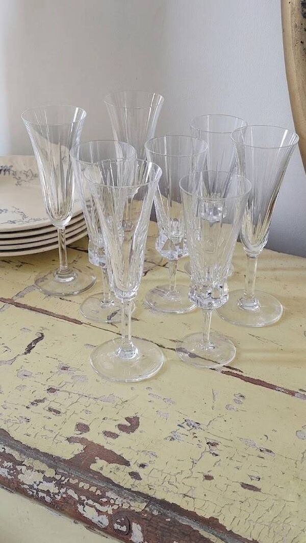 Lot de 8 flûtes à champagne en cristal Saint Louis et cristal de Bayel