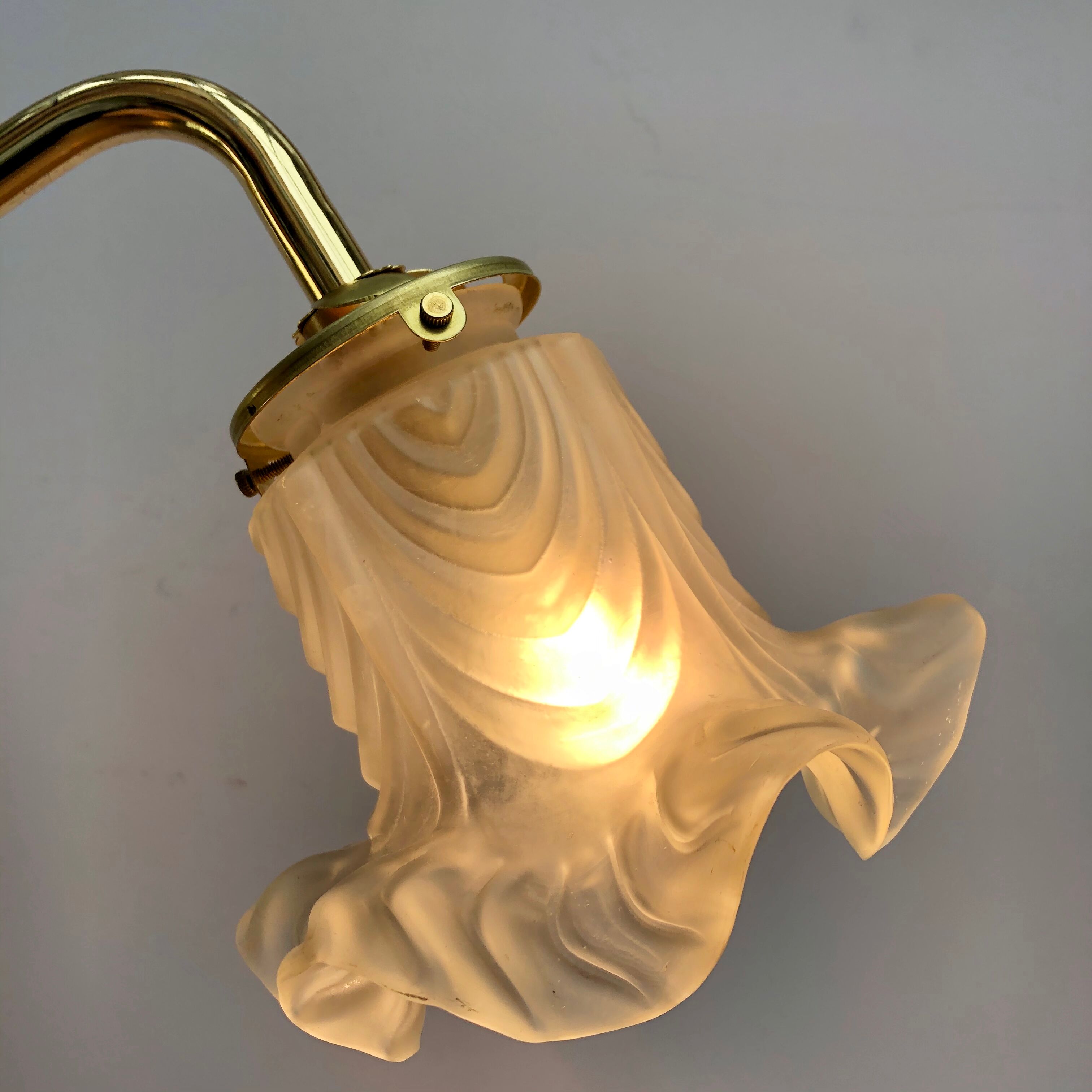 Gold bent applique vintage glass tulip