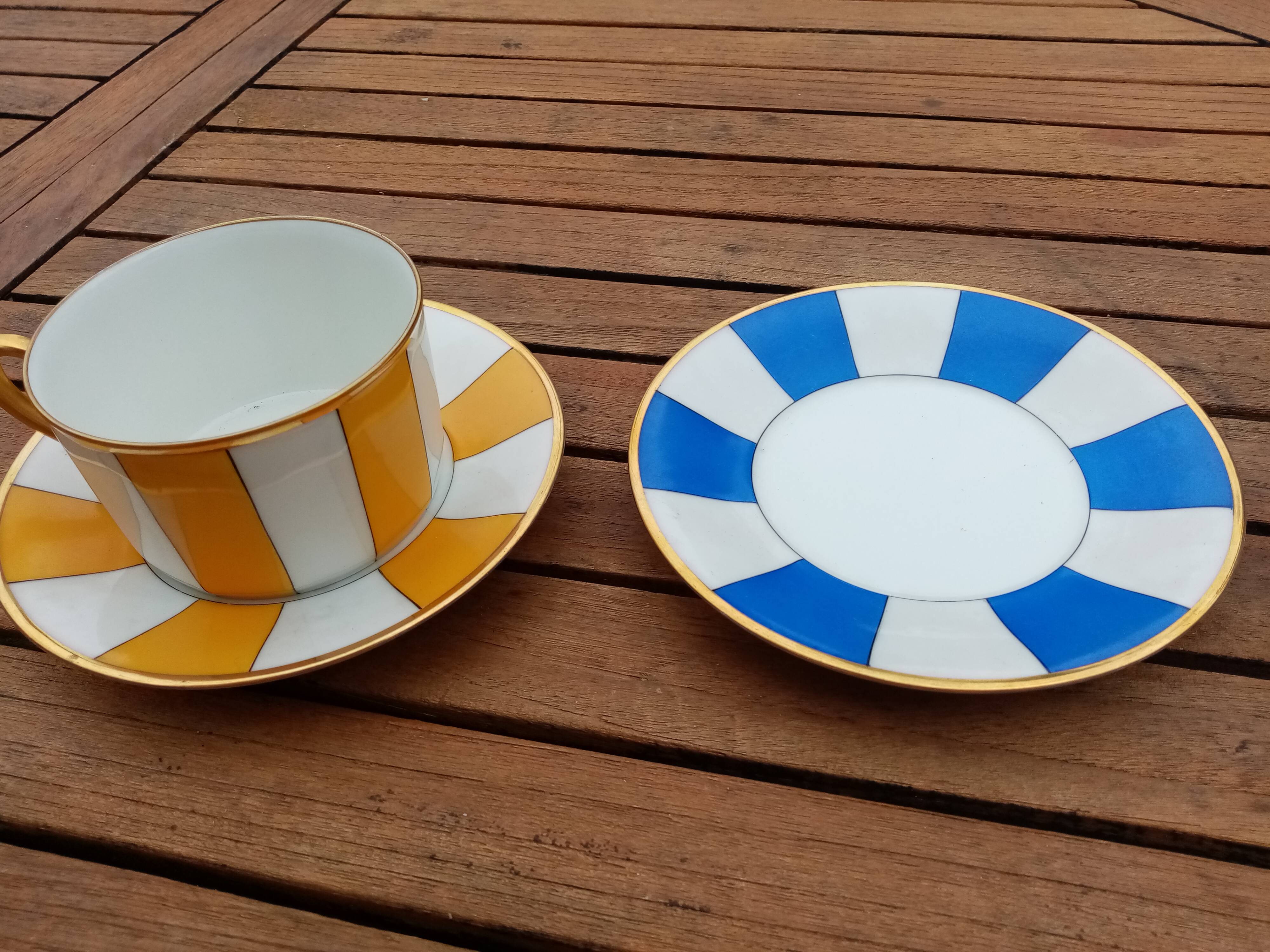 Art Deco tea or lunch cup and saucers