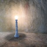 Pied de lampe torsadé en albâtre blanc