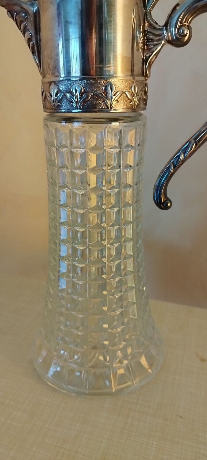 Crystal pouring decanter