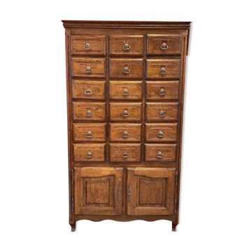 Trade furniture with oak lockers