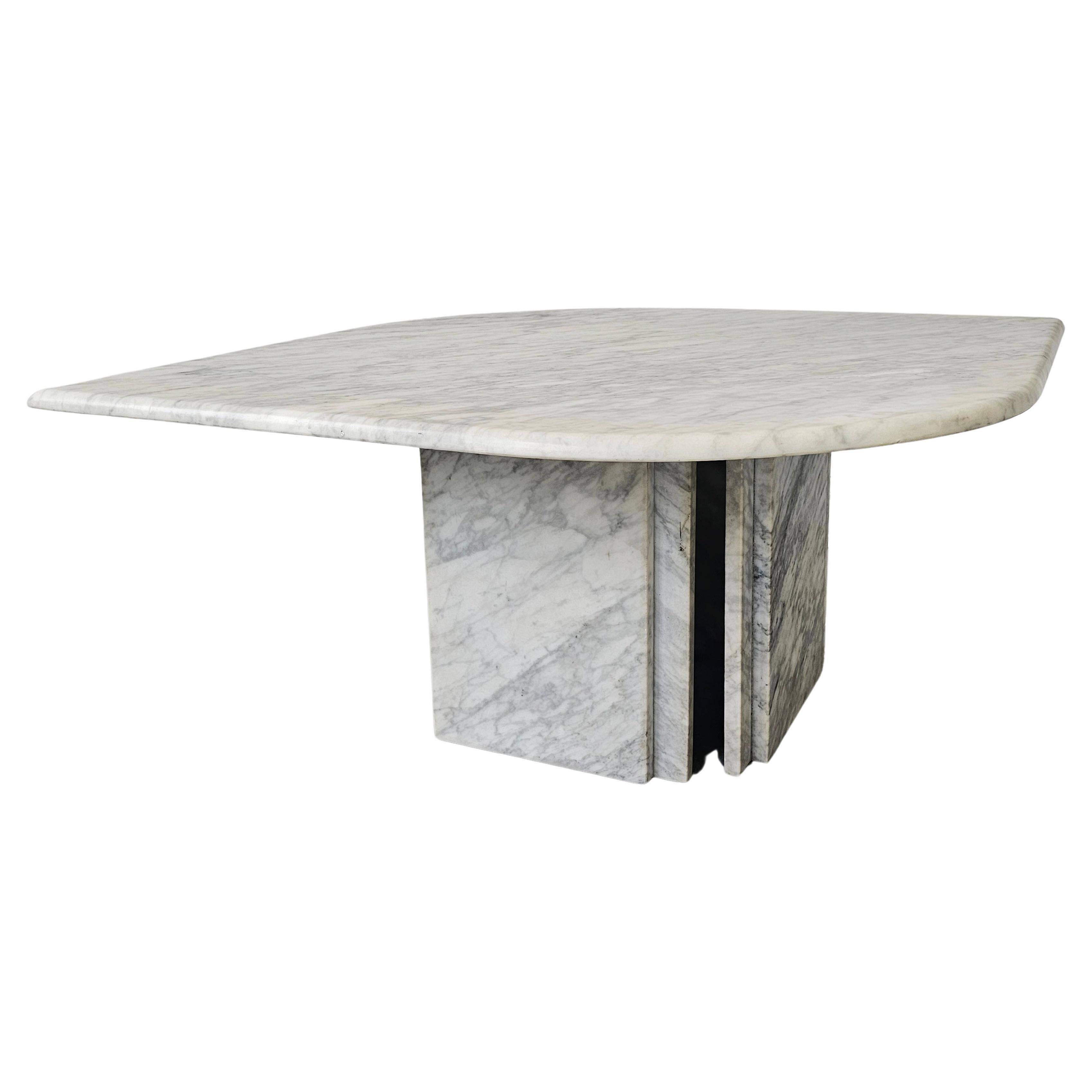 Postmodern coffee table cat's eye white Carrara marble Roche Bobois style