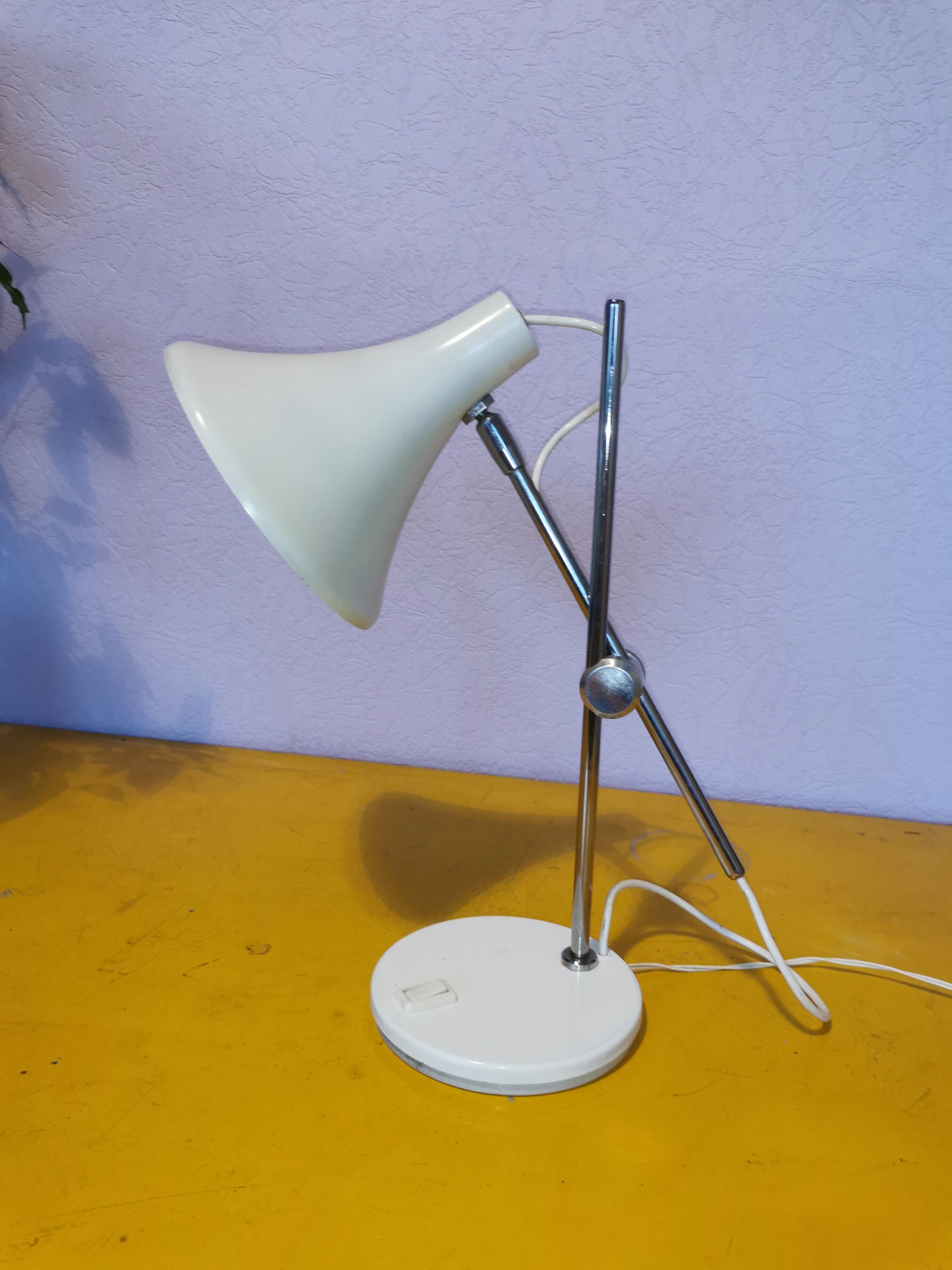 Articulated lamp in white lacquered steel and chrome, 1970.