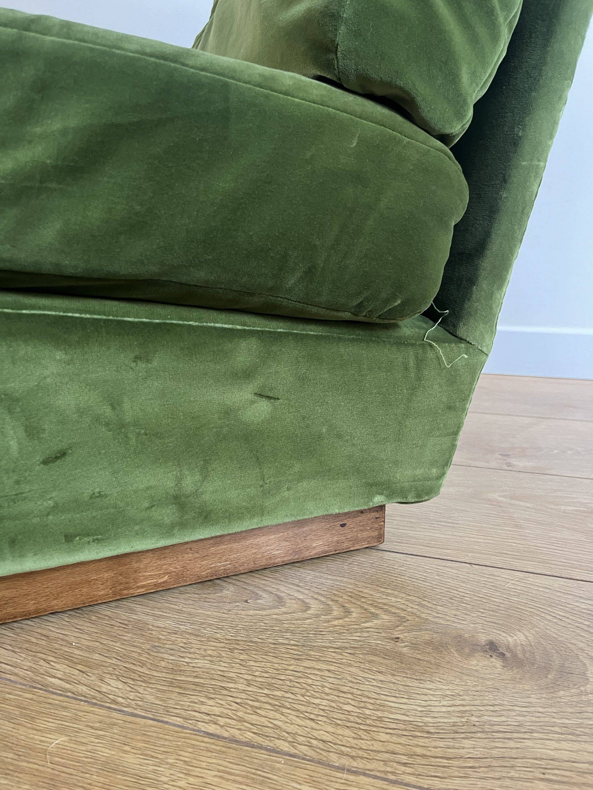 Chauffeuse basse vintage en velours vert