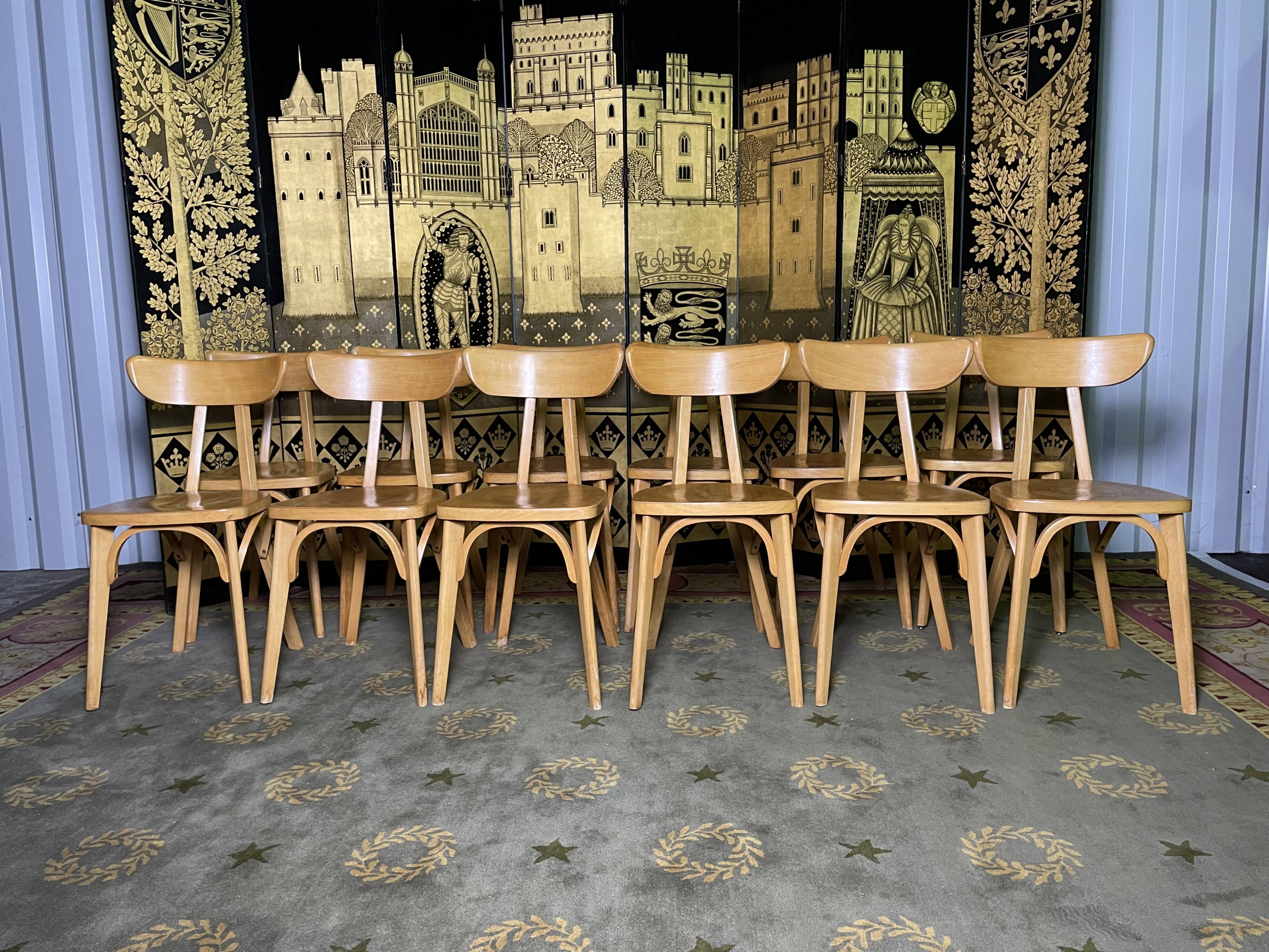 Suite de 12 chaises de bistrot modèle « Banane » Luterma