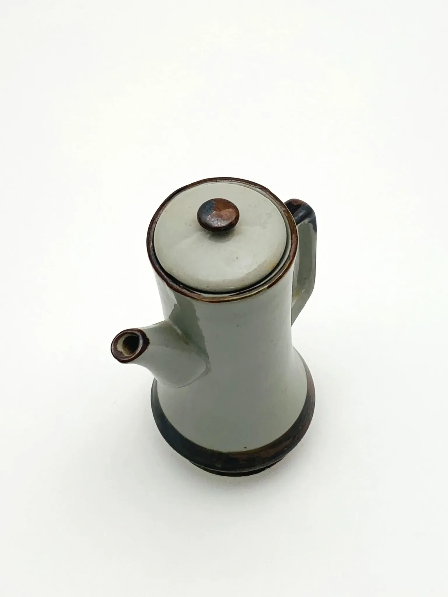 Cafetière en grès émaillé bicolore