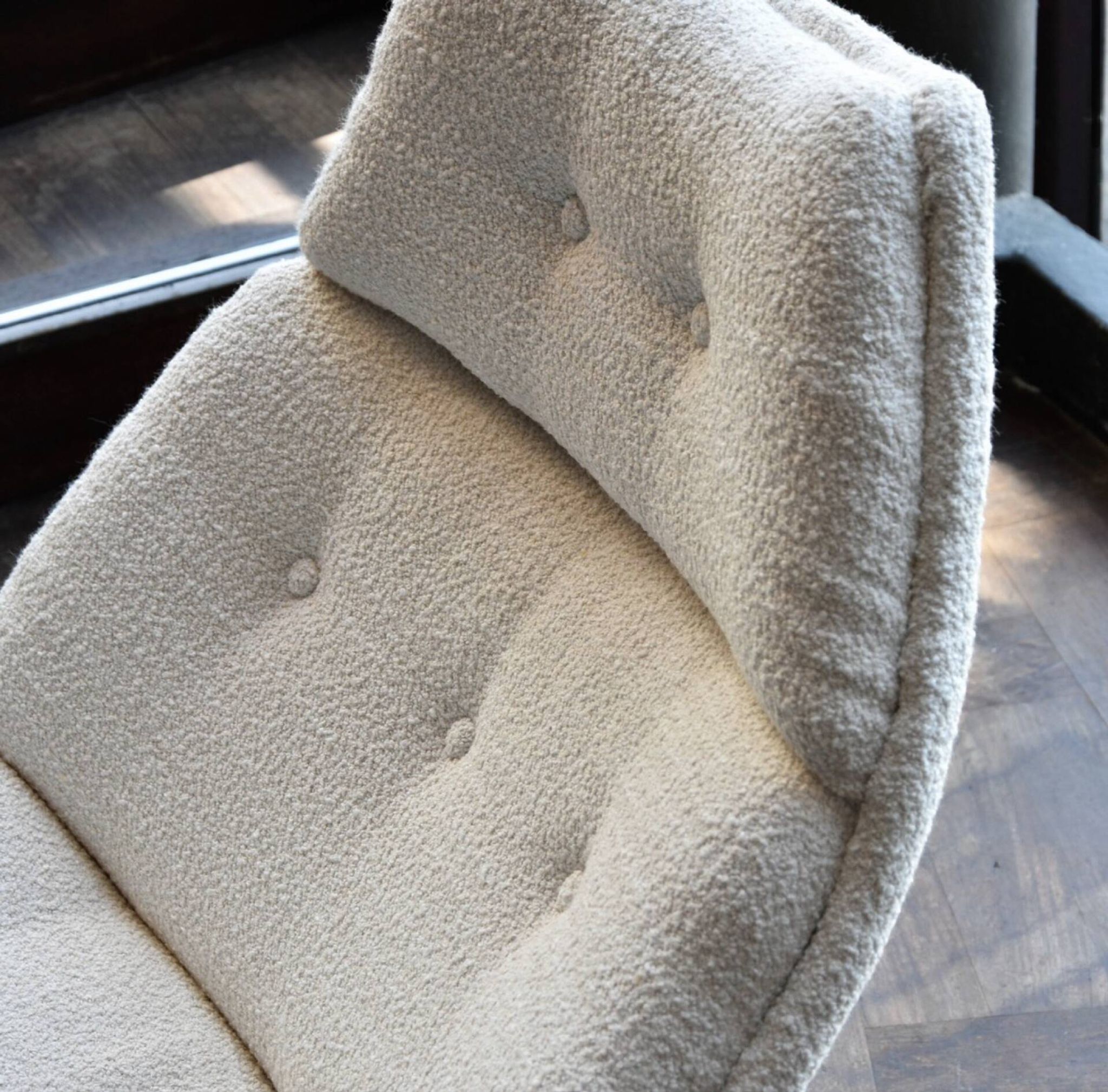 Artifort F511 chair