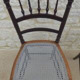 2 chaises cannées en bois de qualité