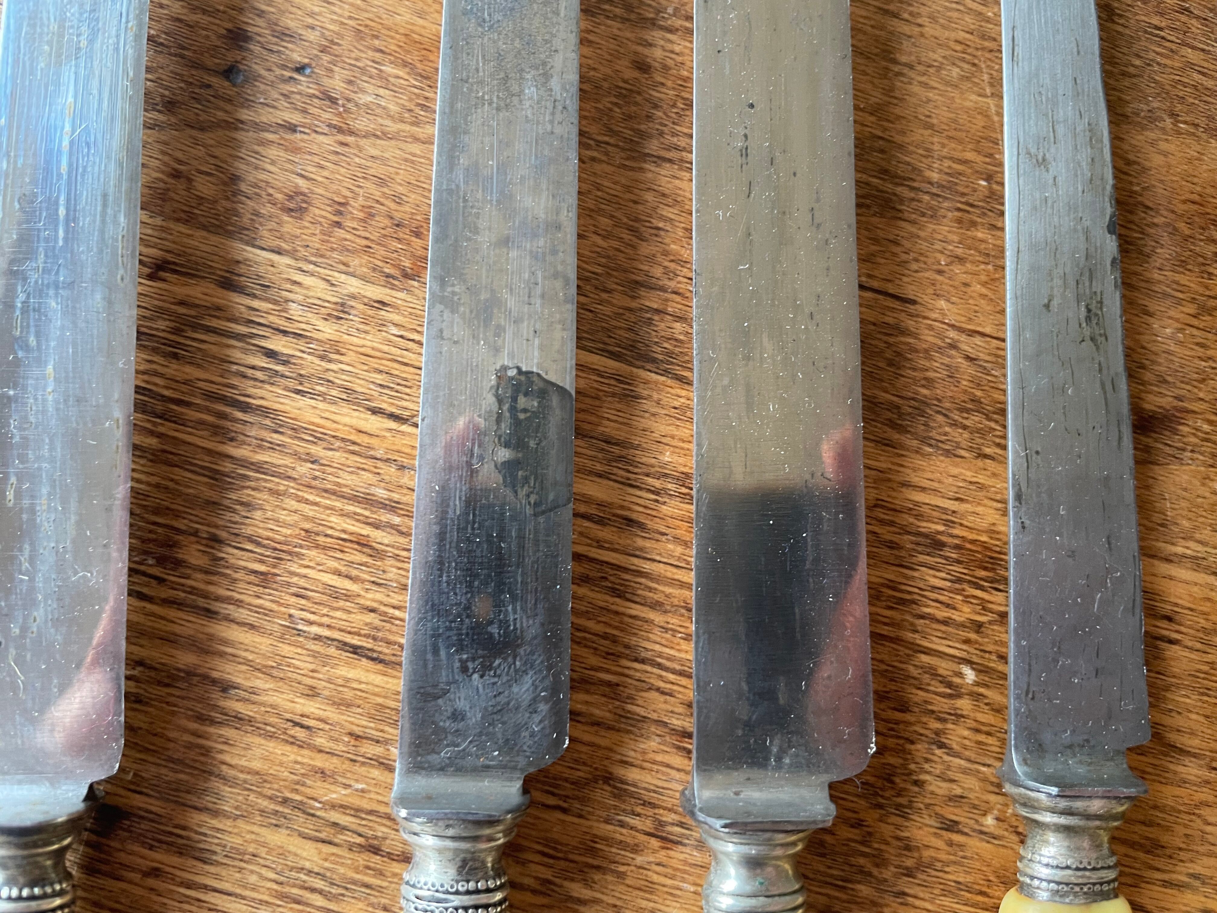 16 antique knives, horn handles